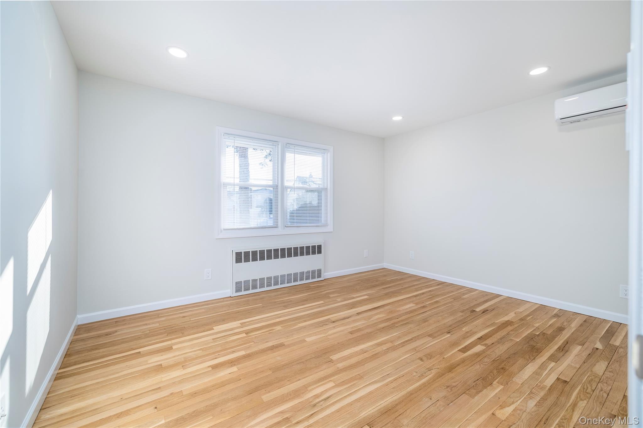 #4 photo, 29 West Avenue, Hicksville , NY 11801