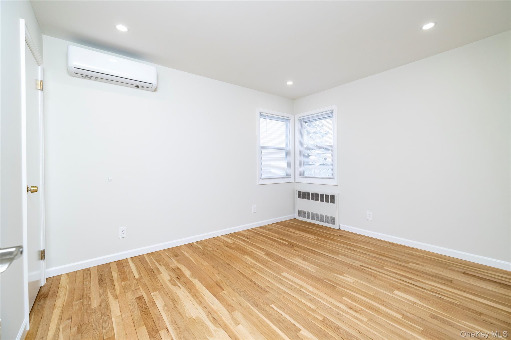 #6 photo, 29 West Avenue, Hicksville , NY 11801