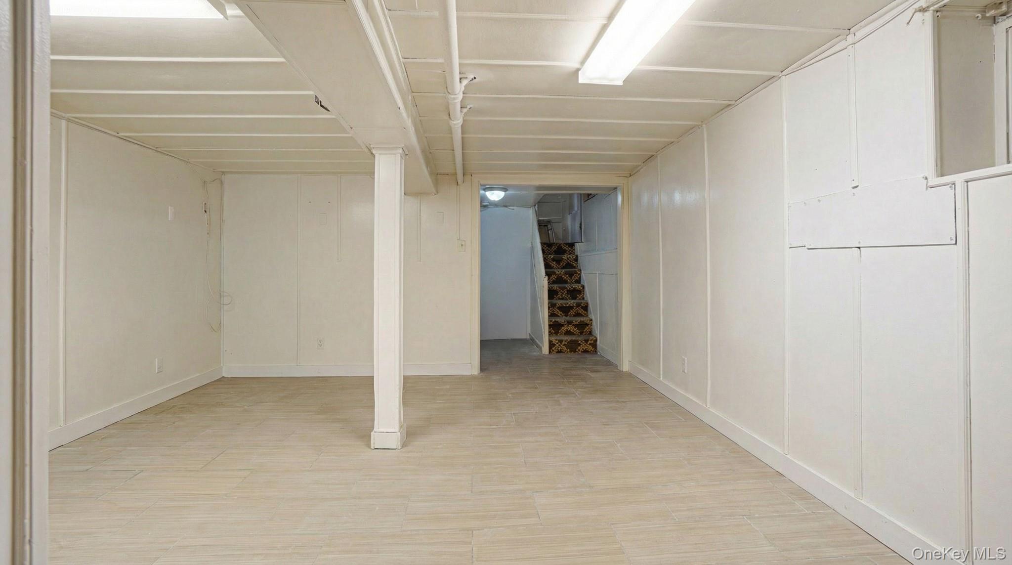 #11 photo, 23709 93rd Road, Куинс ‖ Bellerose , NY 11426