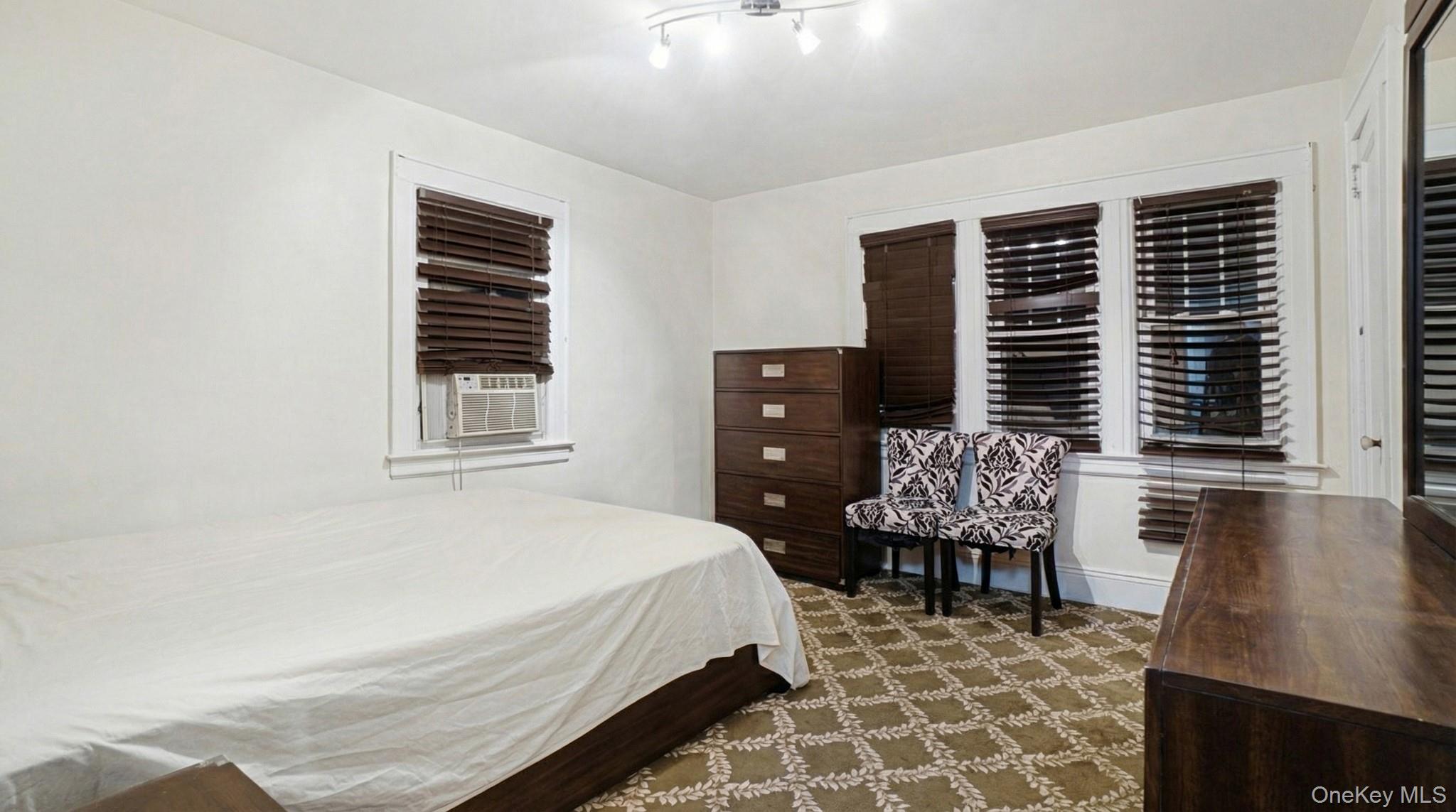 #13 photo, 23709 93rd Road, Куинс ‖ Bellerose , NY 11426