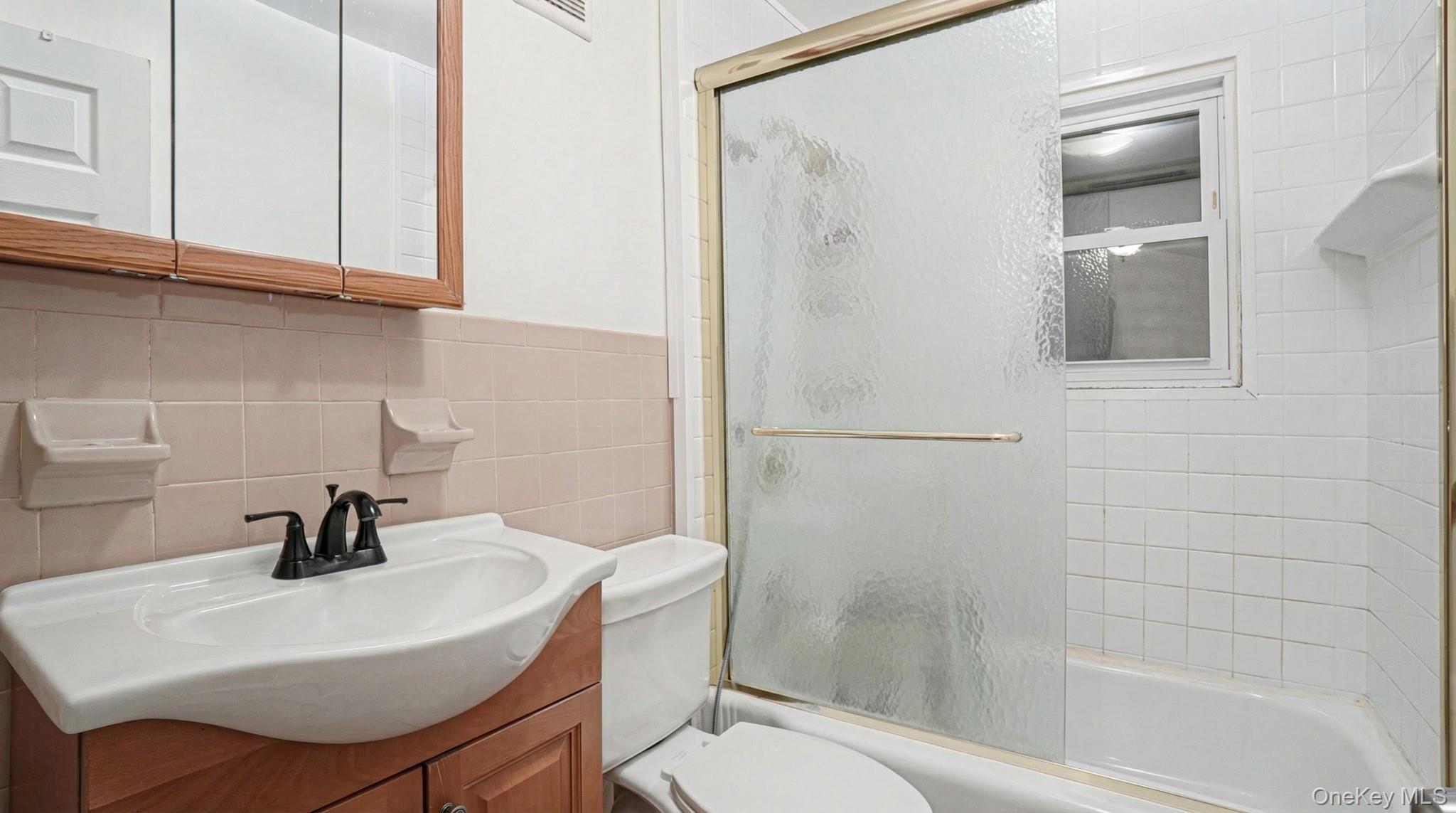 #16 photo, 23709 93rd Road, Куинс ‖ Bellerose , NY 11426