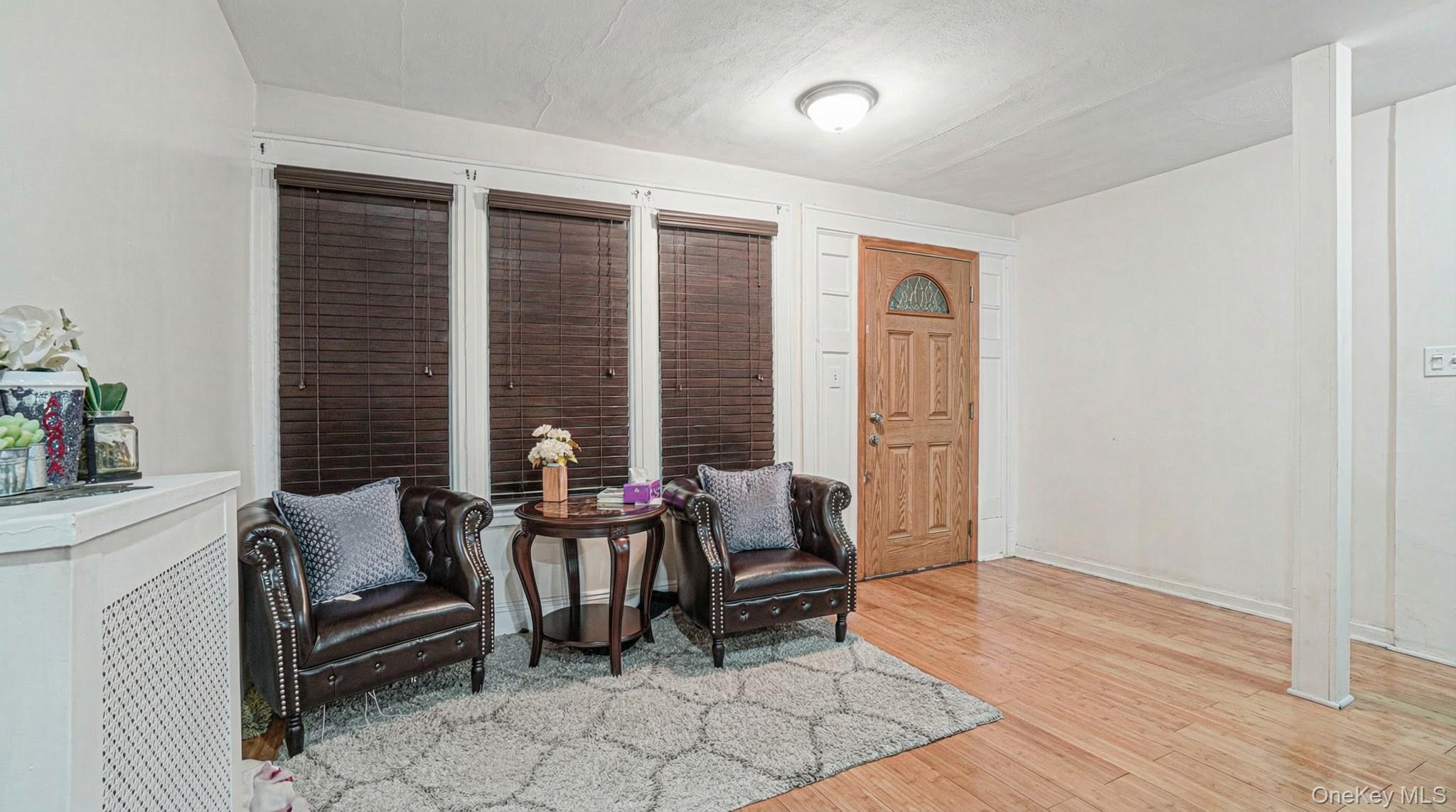 #4 photo, 23709 93rd Road, Куинс ‖ Bellerose , NY 11426