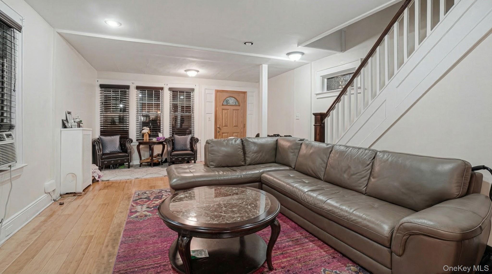 #5 photo, 23709 93rd Road, Куинс ‖ Bellerose , NY 11426