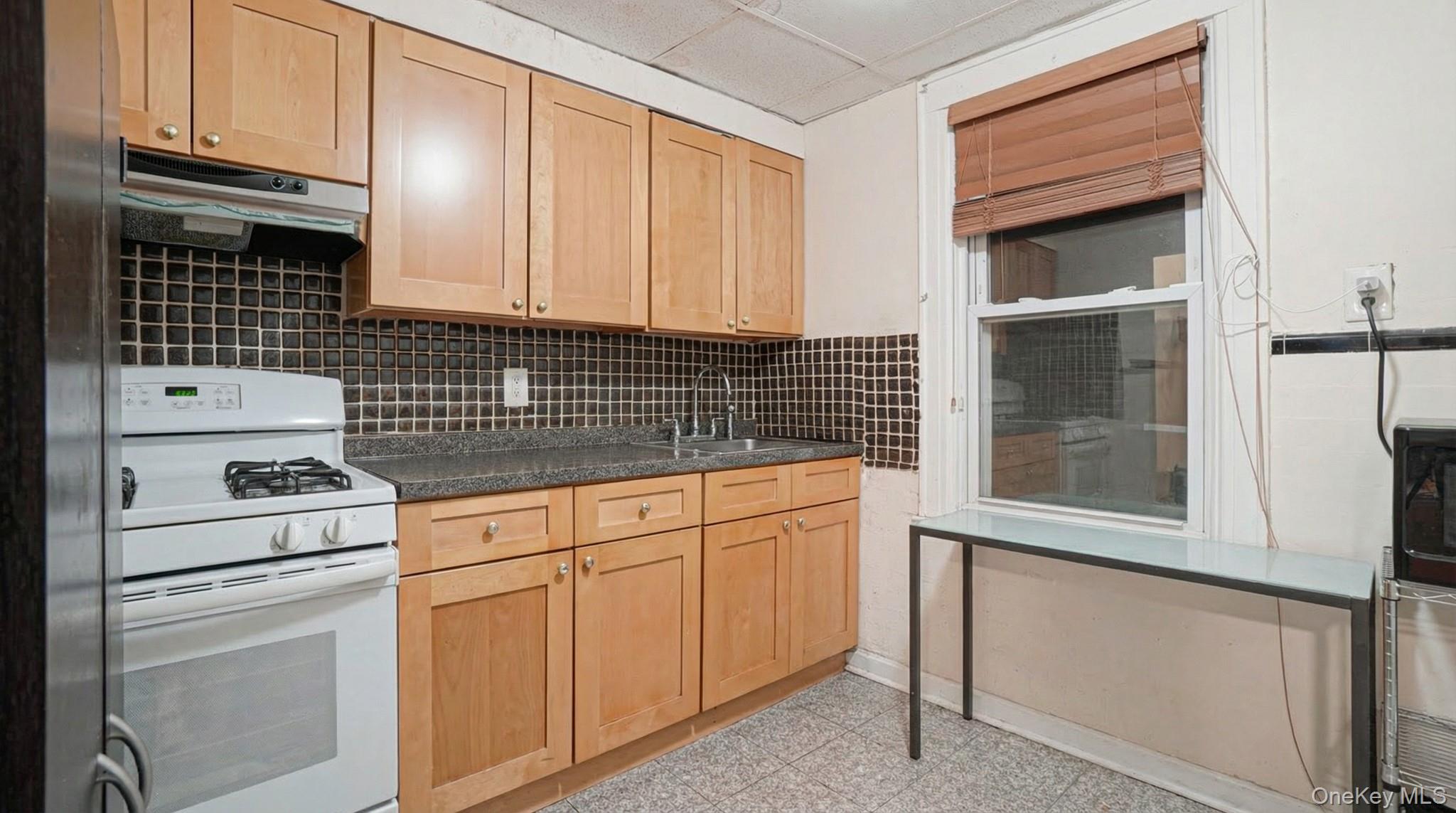 #8 photo, 23709 93rd Road, Куинс ‖ Bellerose , NY 11426