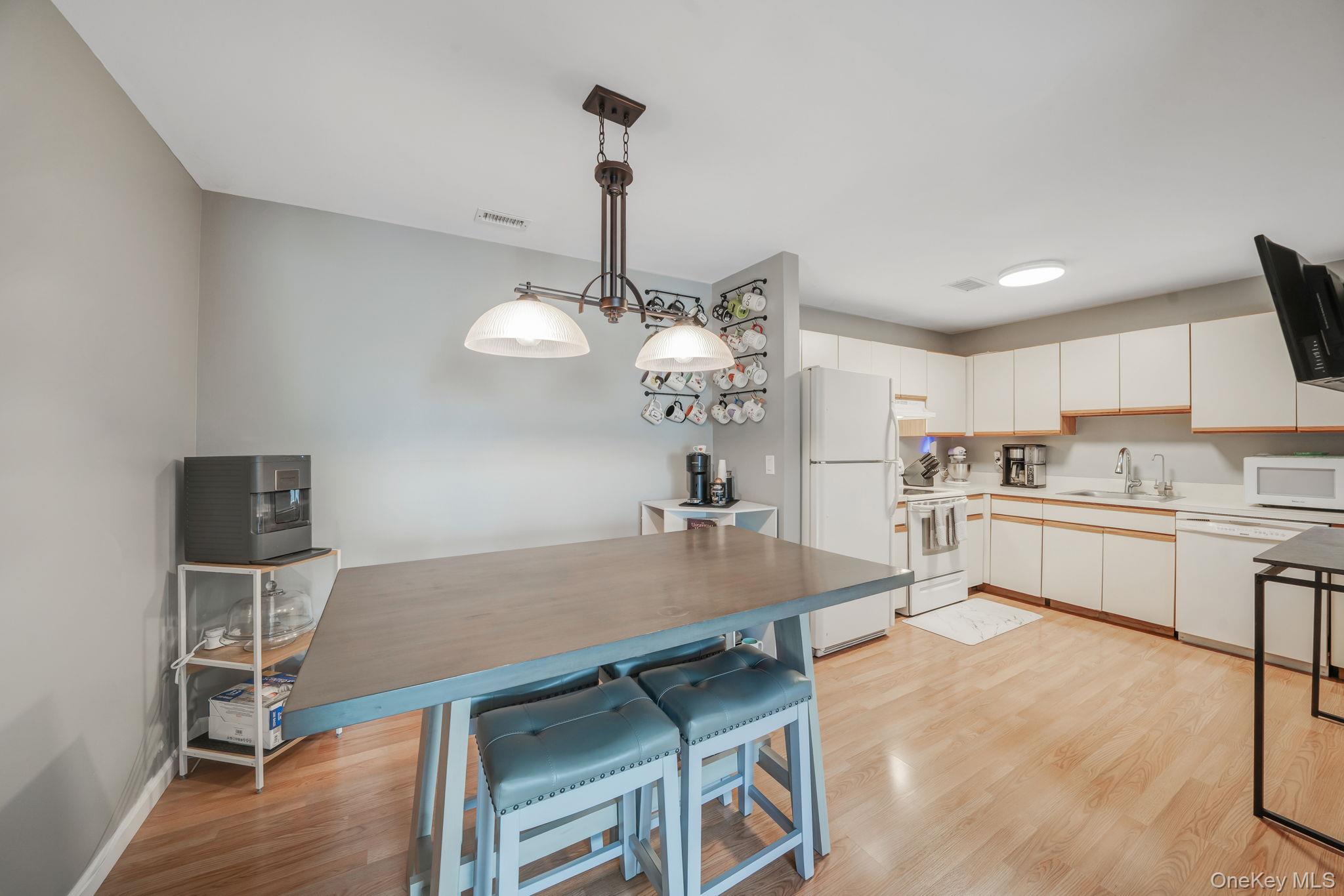 #6 photo, 852 Skyline Drive, מחוז סאפוק Coram , NY 11727