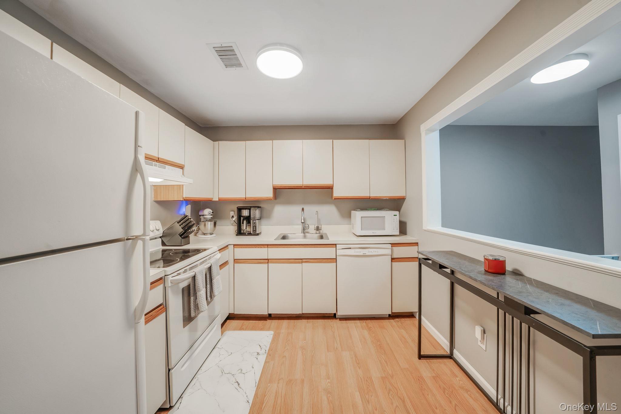 #8 photo, 852 Skyline Drive, מחוז סאפוק Coram , NY 11727