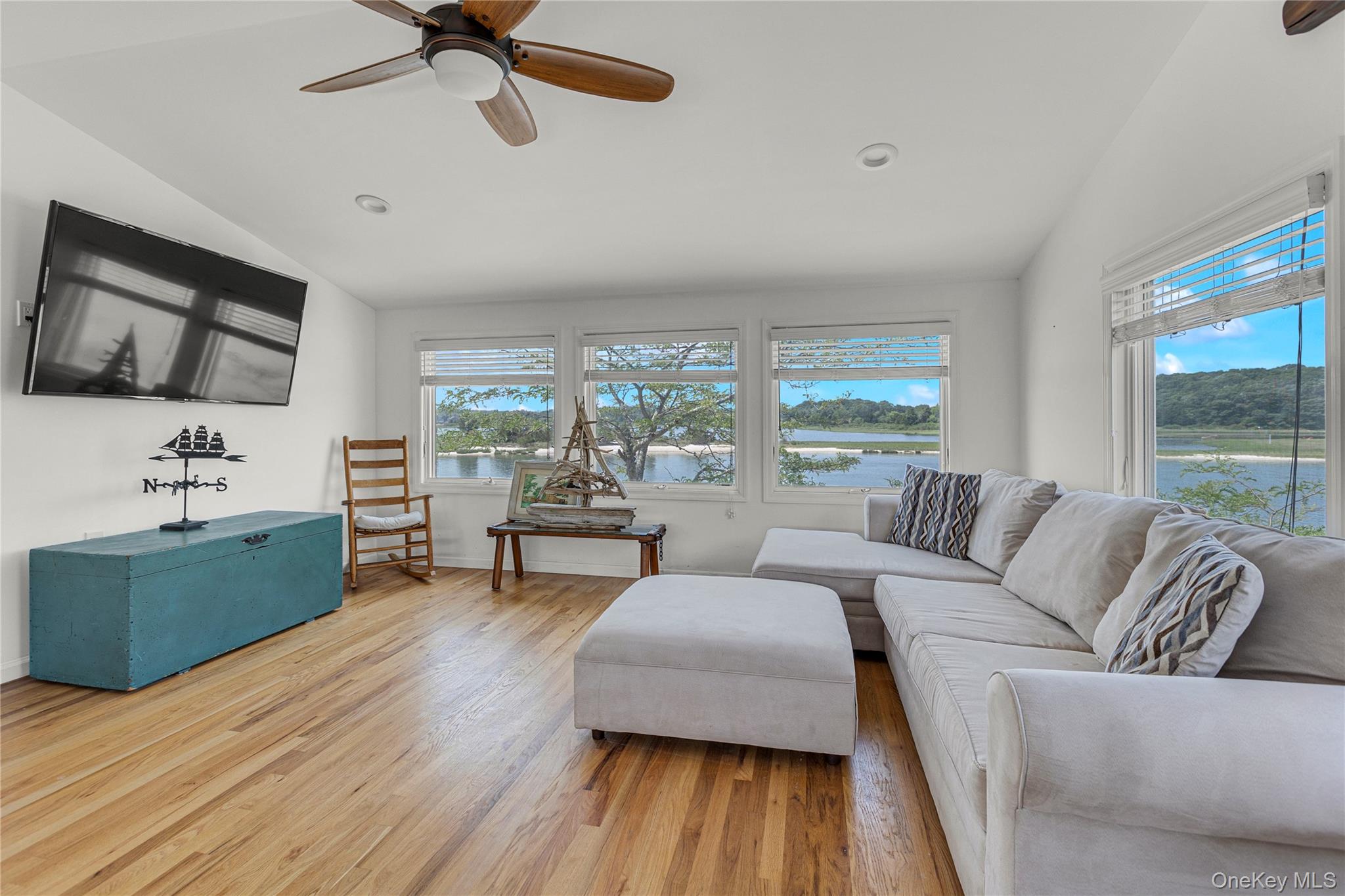 #11 photo, 286 Towd Point Road, Southampton , NY 11968