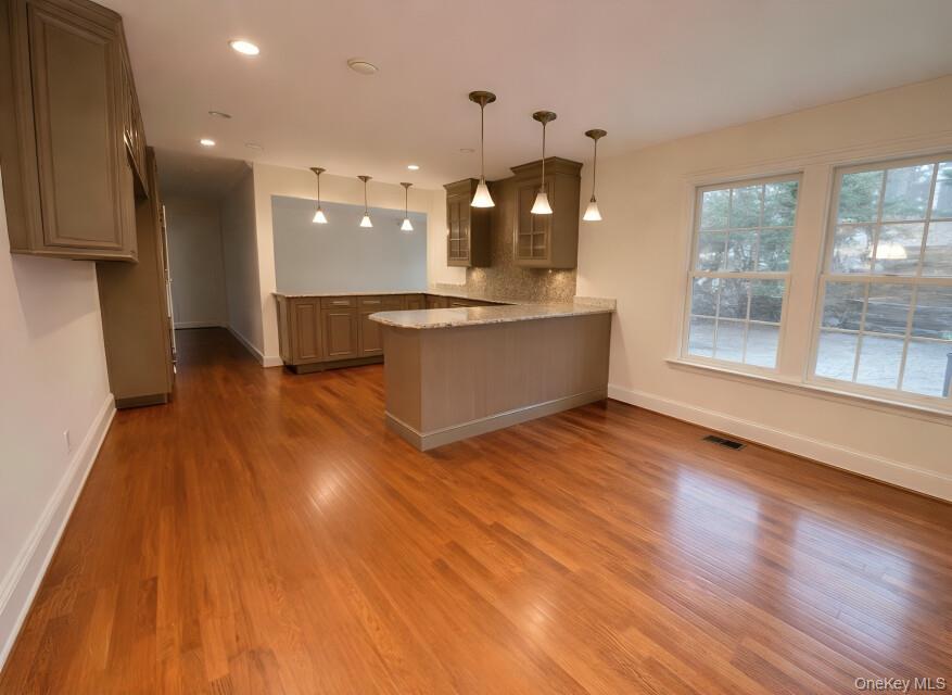 #9 photo, 214 Downing Avenue, Sea Cliff , NY 11579