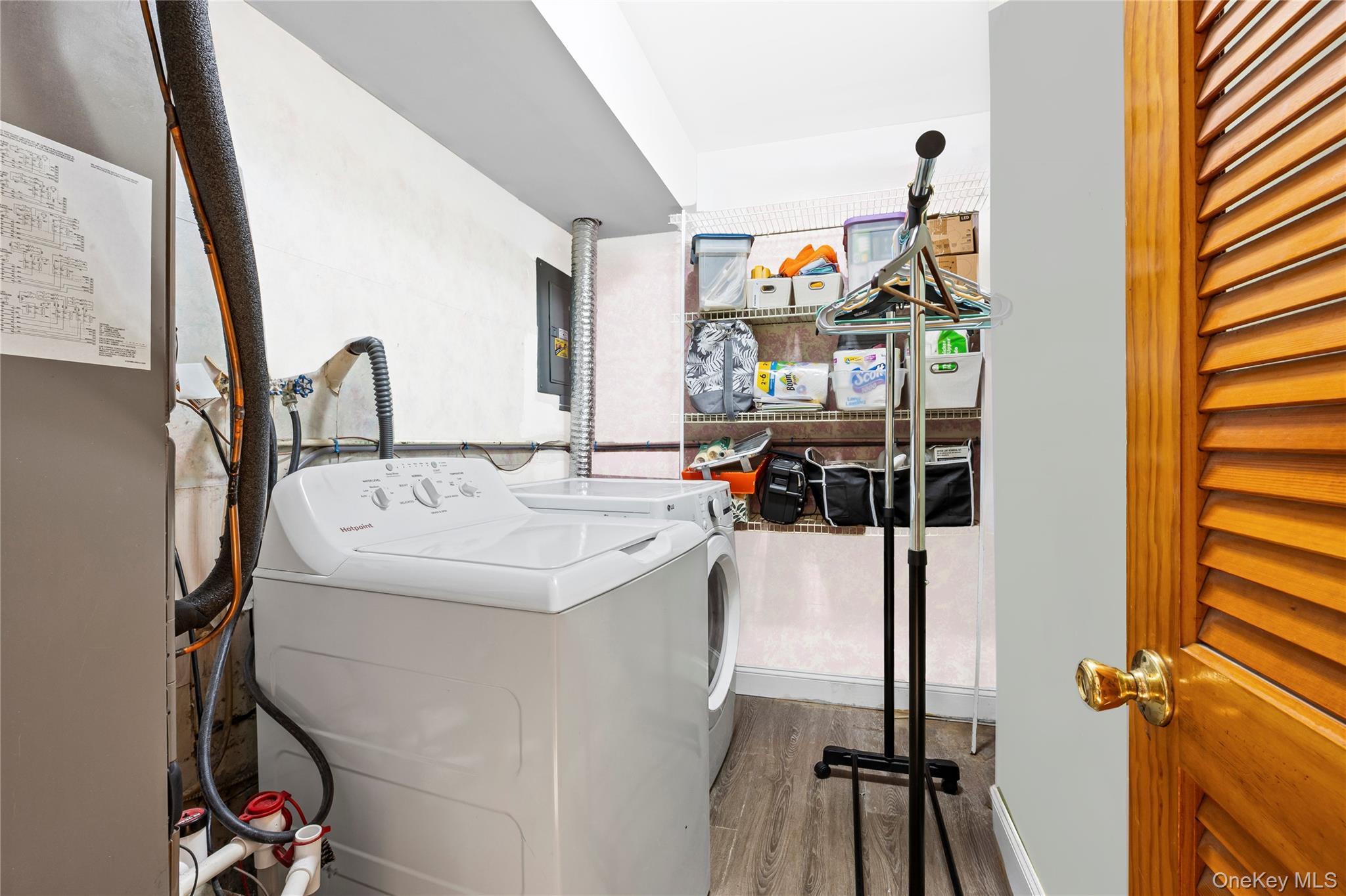 #16 photo, 52 Briar Hill Court, מחוז סאפוק Middle Island , NY 11953