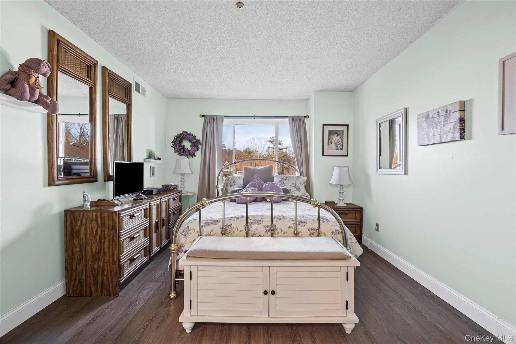 #20 photo, 52 Briar Hill Court, מחוז סאפוק Middle Island , NY 11953