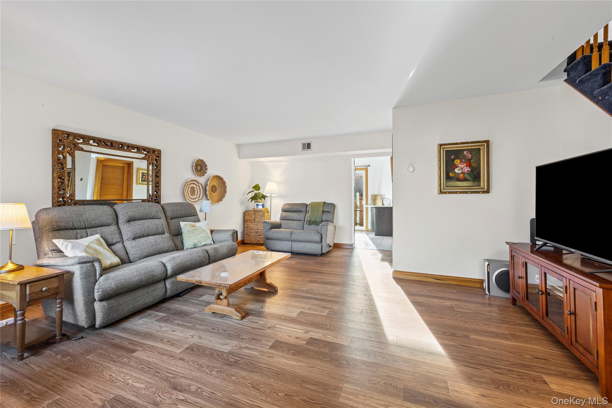 #5 photo, 52 Briar Hill Court, מחוז סאפוק Middle Island , NY 11953