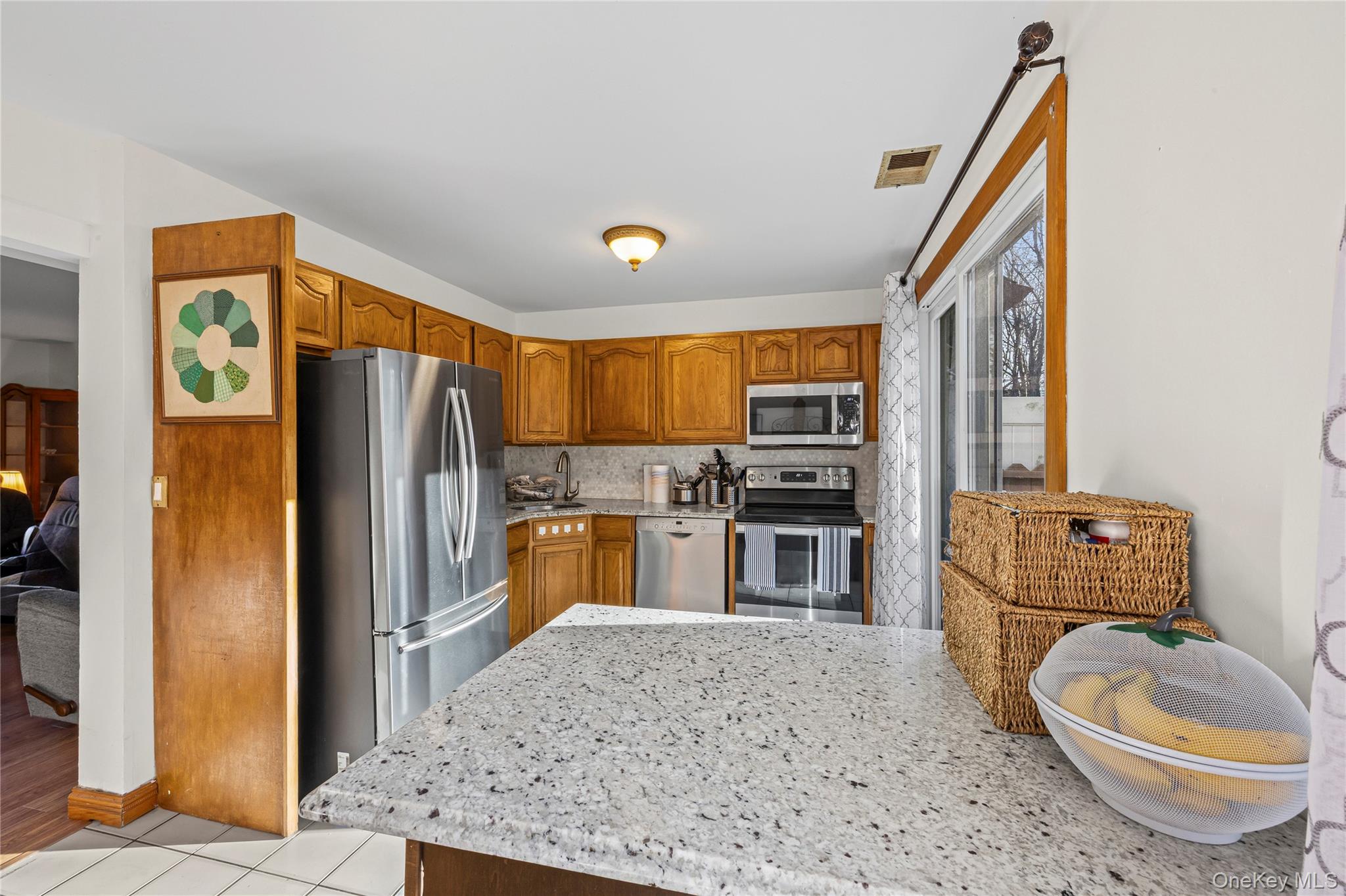 #8 photo, 52 Briar Hill Court, מחוז סאפוק Middle Island , NY 11953