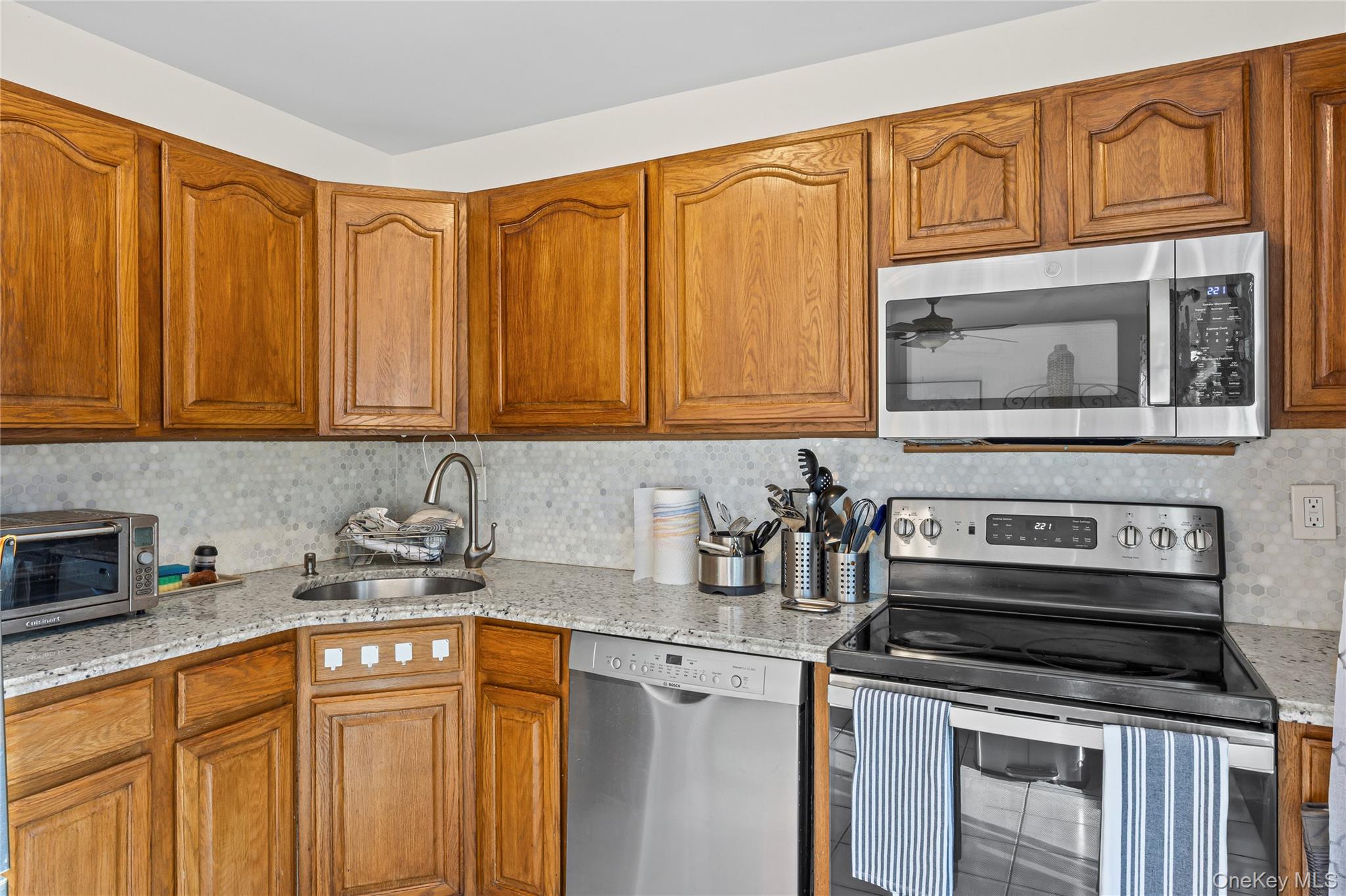 #9 photo, 52 Briar Hill Court, מחוז סאפוק Middle Island , NY 11953