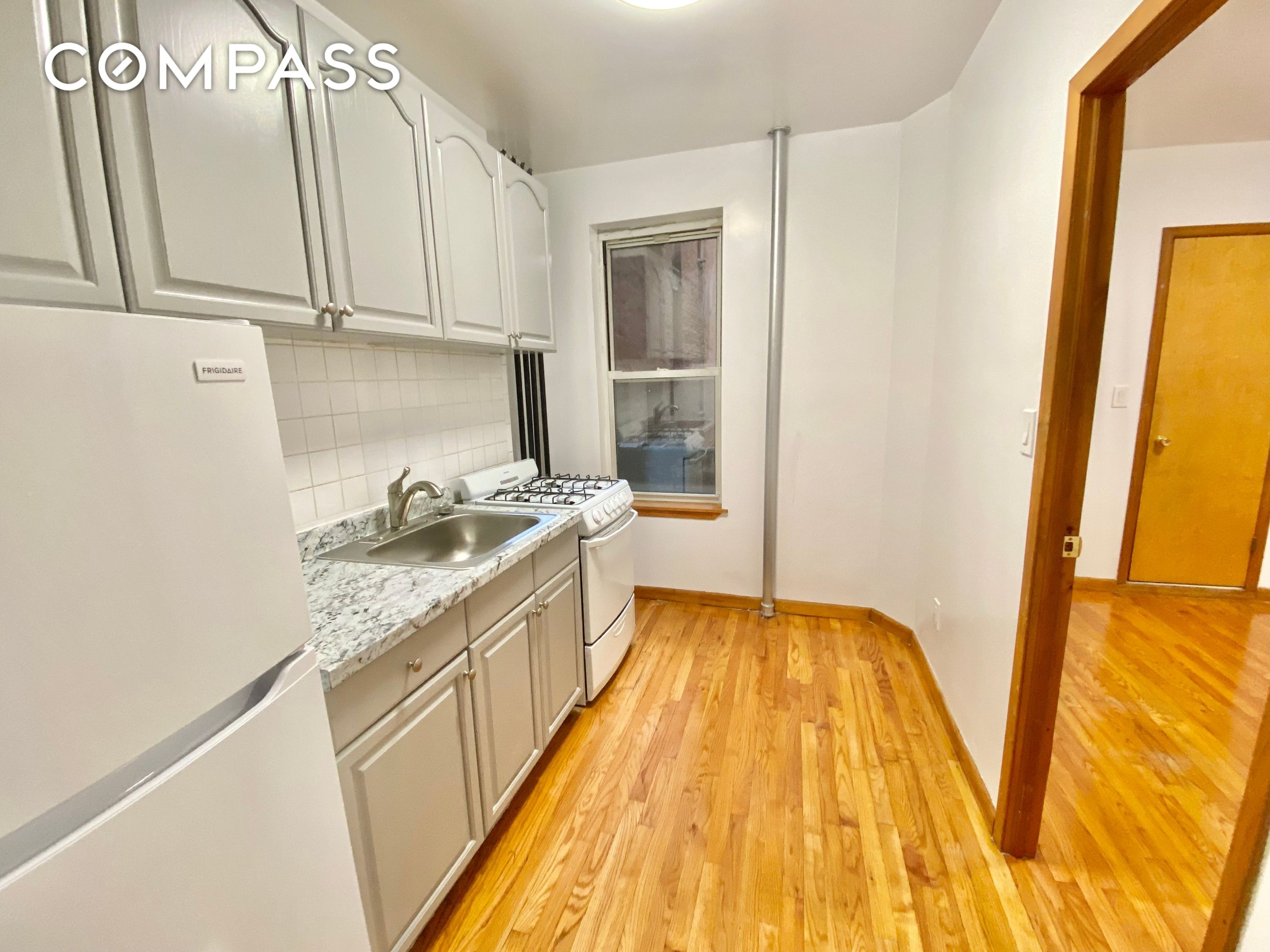 #5 photo, New York City, مانهاتن East Village , NY 10003