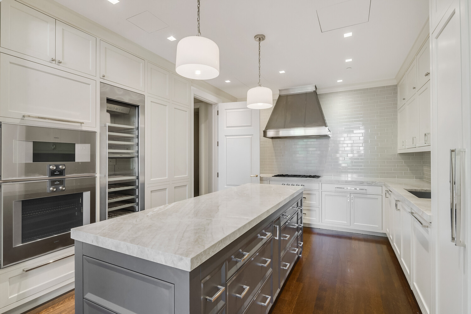 #4 photo, 20 E END Avenue, Yorkville , NY 10075