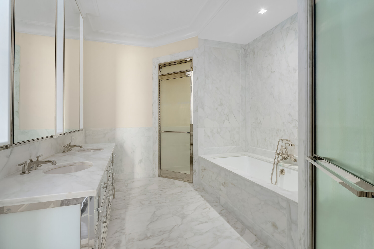 #6 photo, 20 E END Avenue, Yorkville , NY 10075