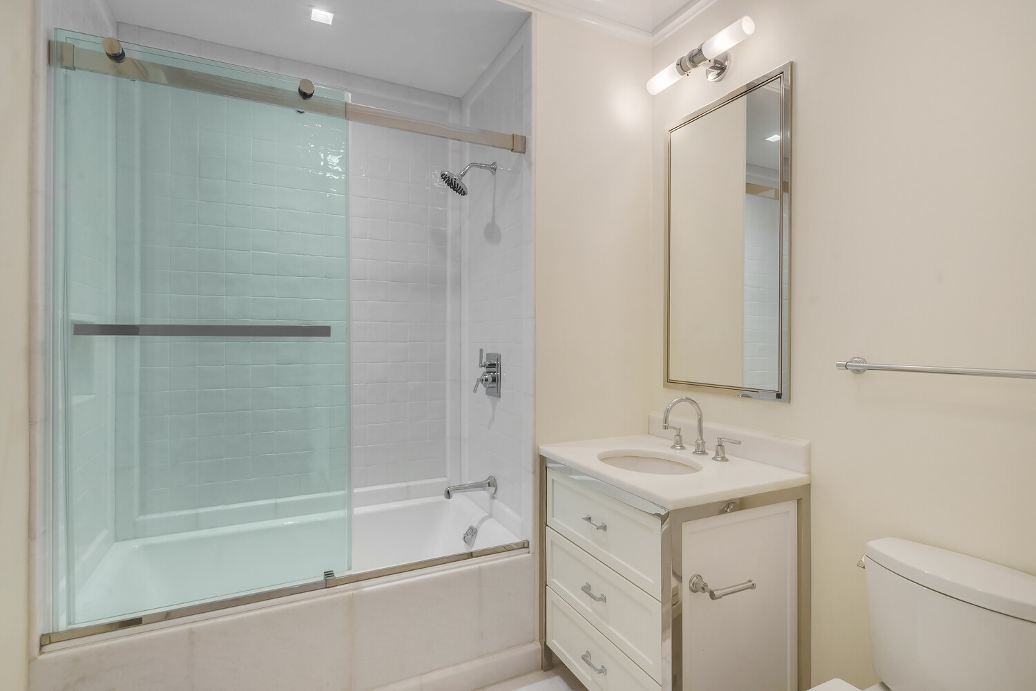 #8 photo, 20 E END Avenue, Yorkville , NY 10075