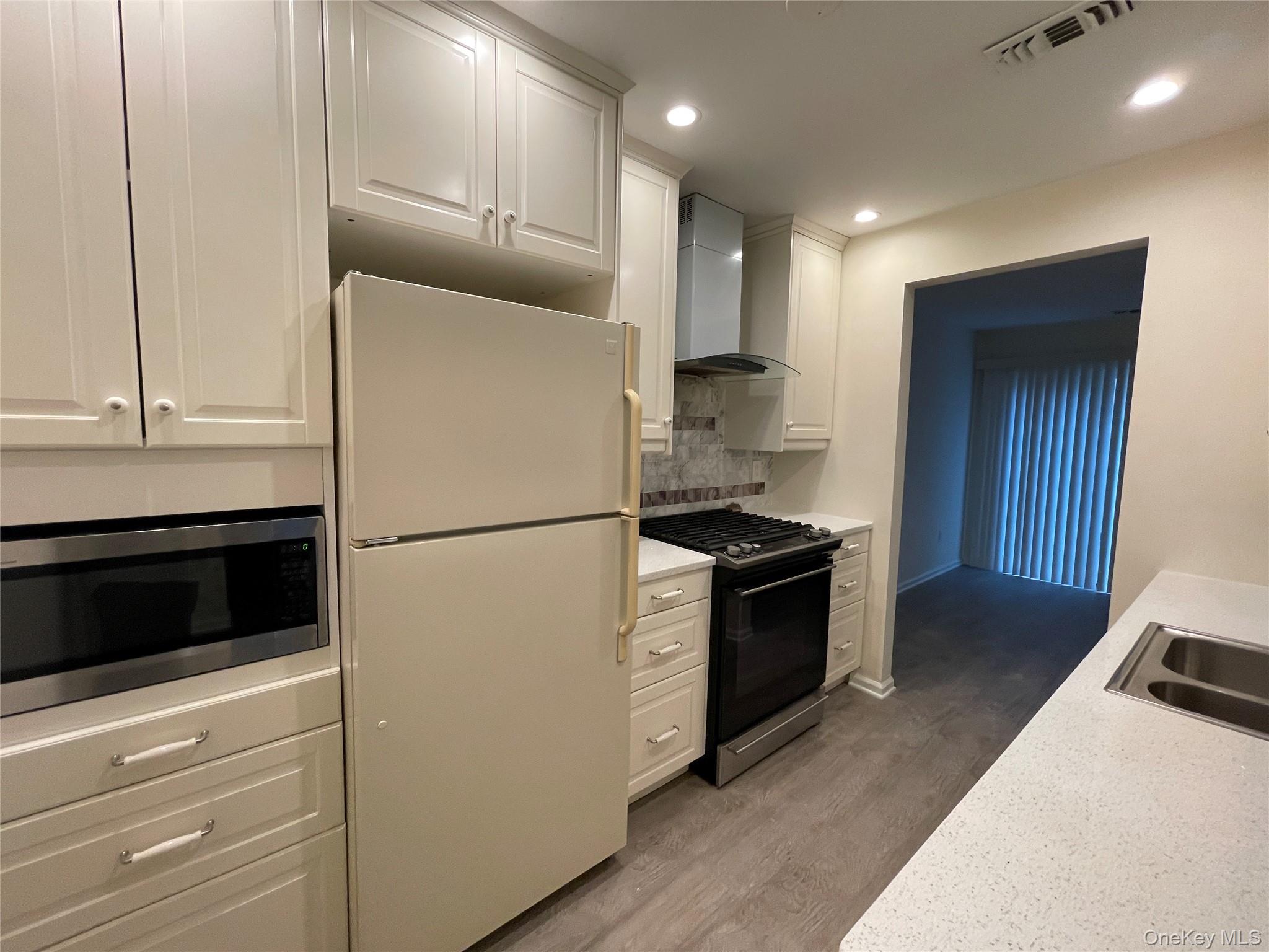 #3 photo, 327 N Greeley Avenue, Chappaqua , NY 10514