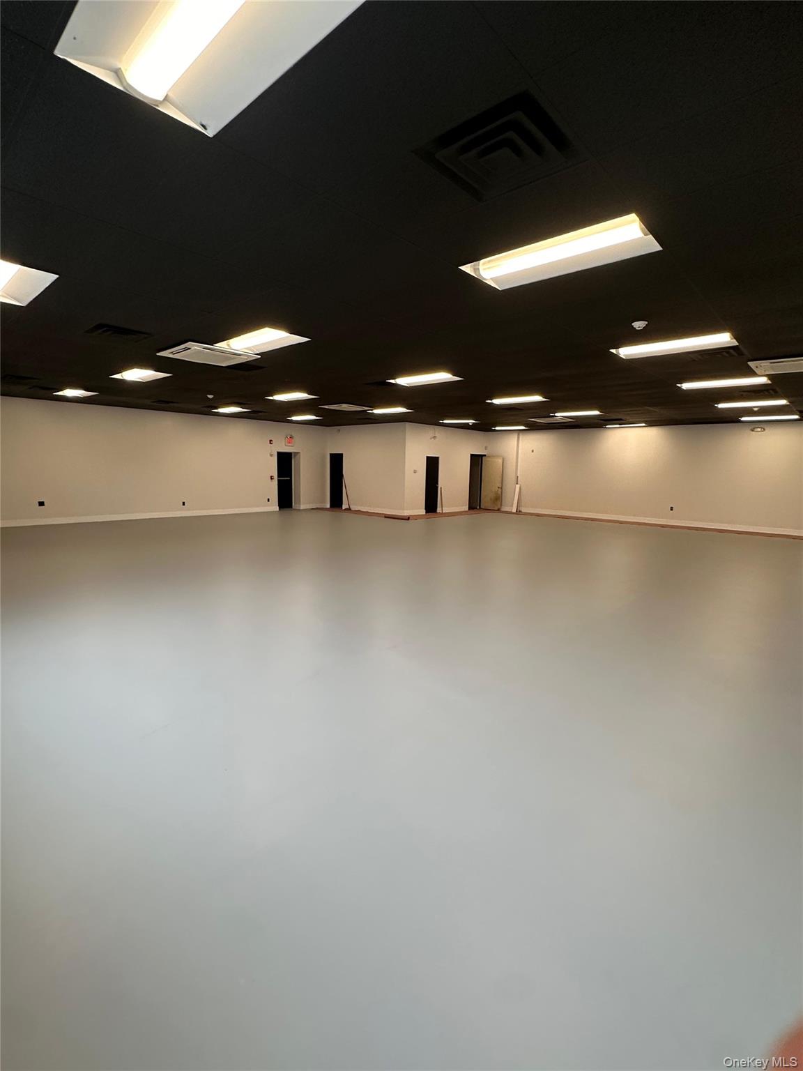 #2 photo, 611 Arlington Turnpike, 뉴욕주 Poughkeepsie , NY 12603