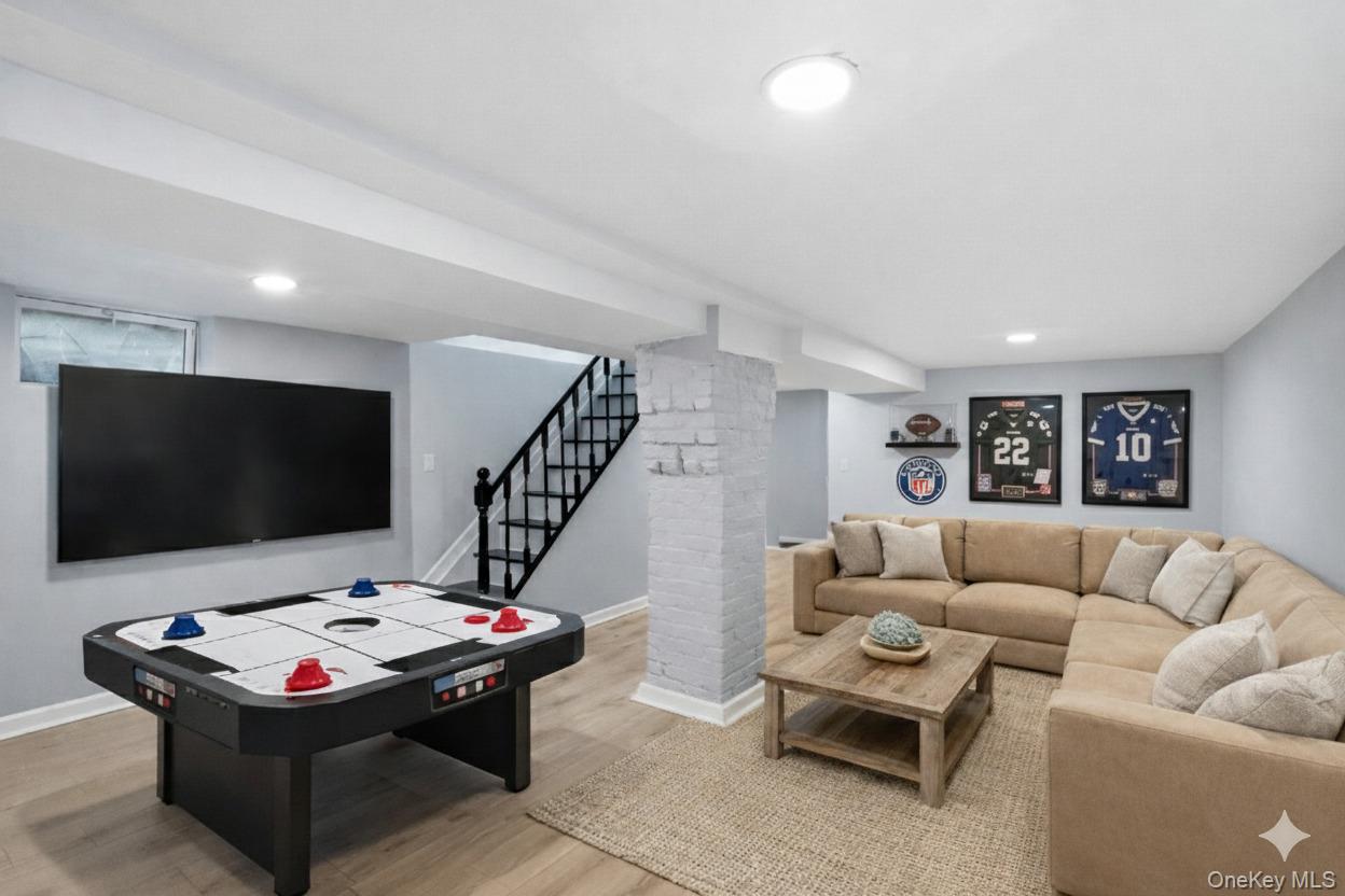 #13 photo, 15 Hicks Street, Roslyn , NY 11576