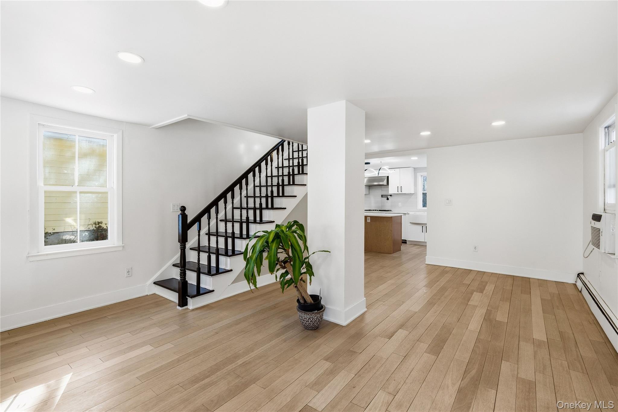 #4 photo, 15 Hicks Street, Roslyn , NY 11576