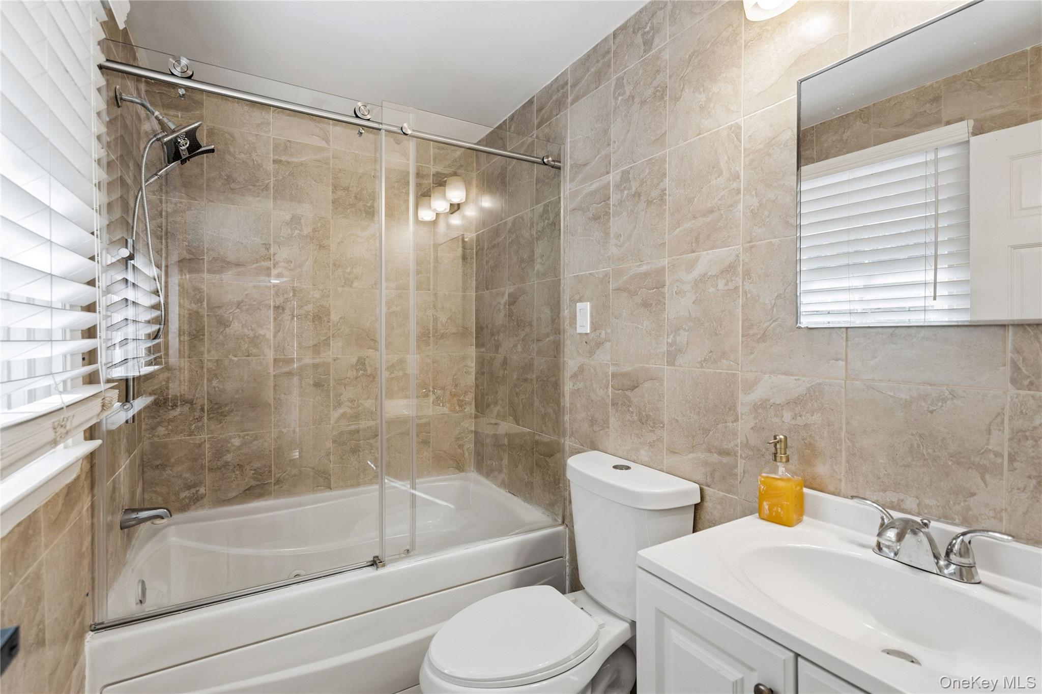 #8 photo, 15 Hicks Street, Roslyn , NY 11576