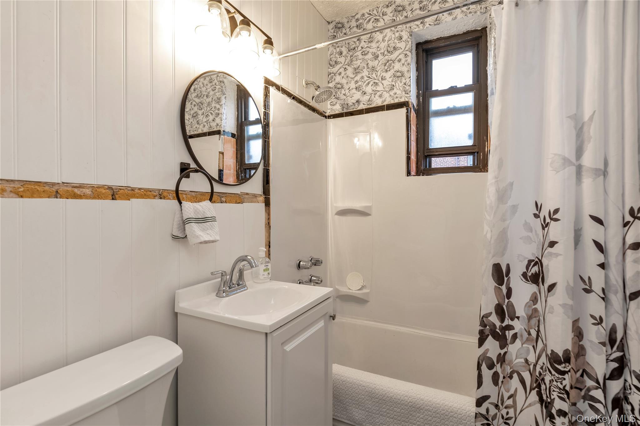 #12 photo, 1954 79th Street, Куинс ‖ East Elmhurst , NY 11370