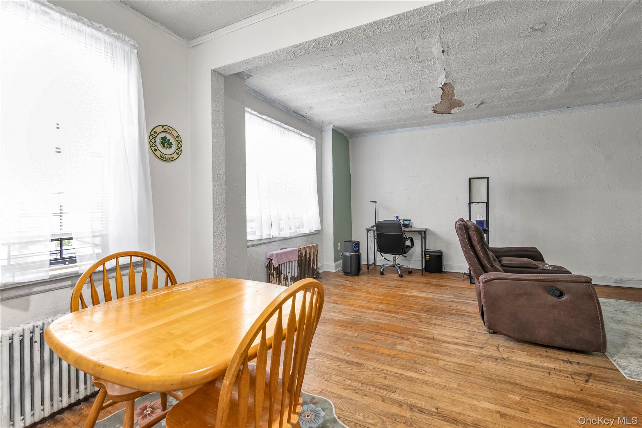 #5 photo, 1954 79th Street, Куинс ‖ East Elmhurst , NY 11370