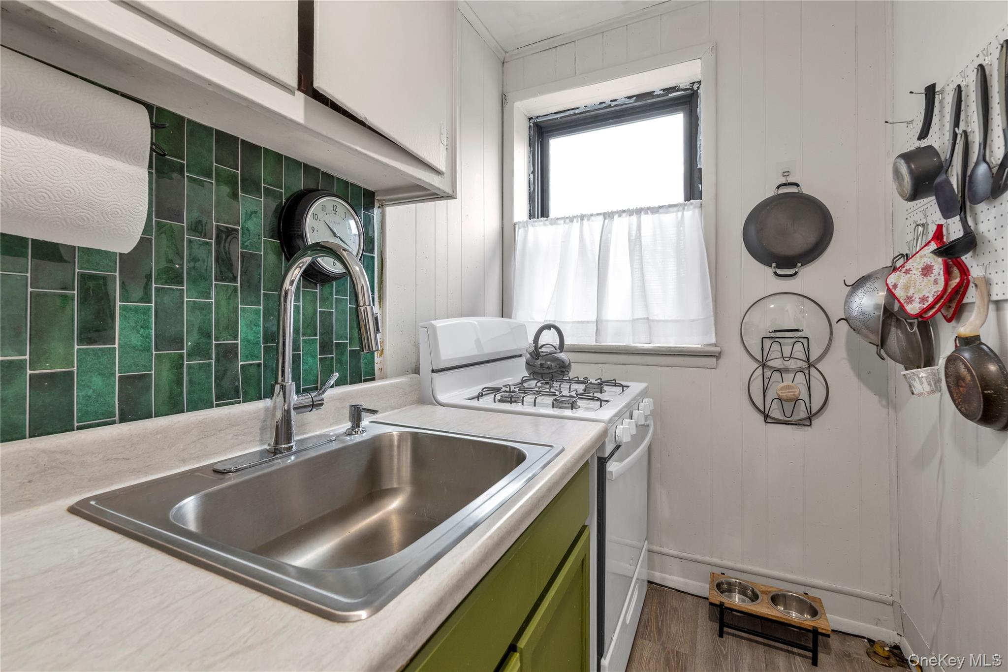 #8 photo, 1954 79th Street, Куинс ‖ East Elmhurst , NY 11370