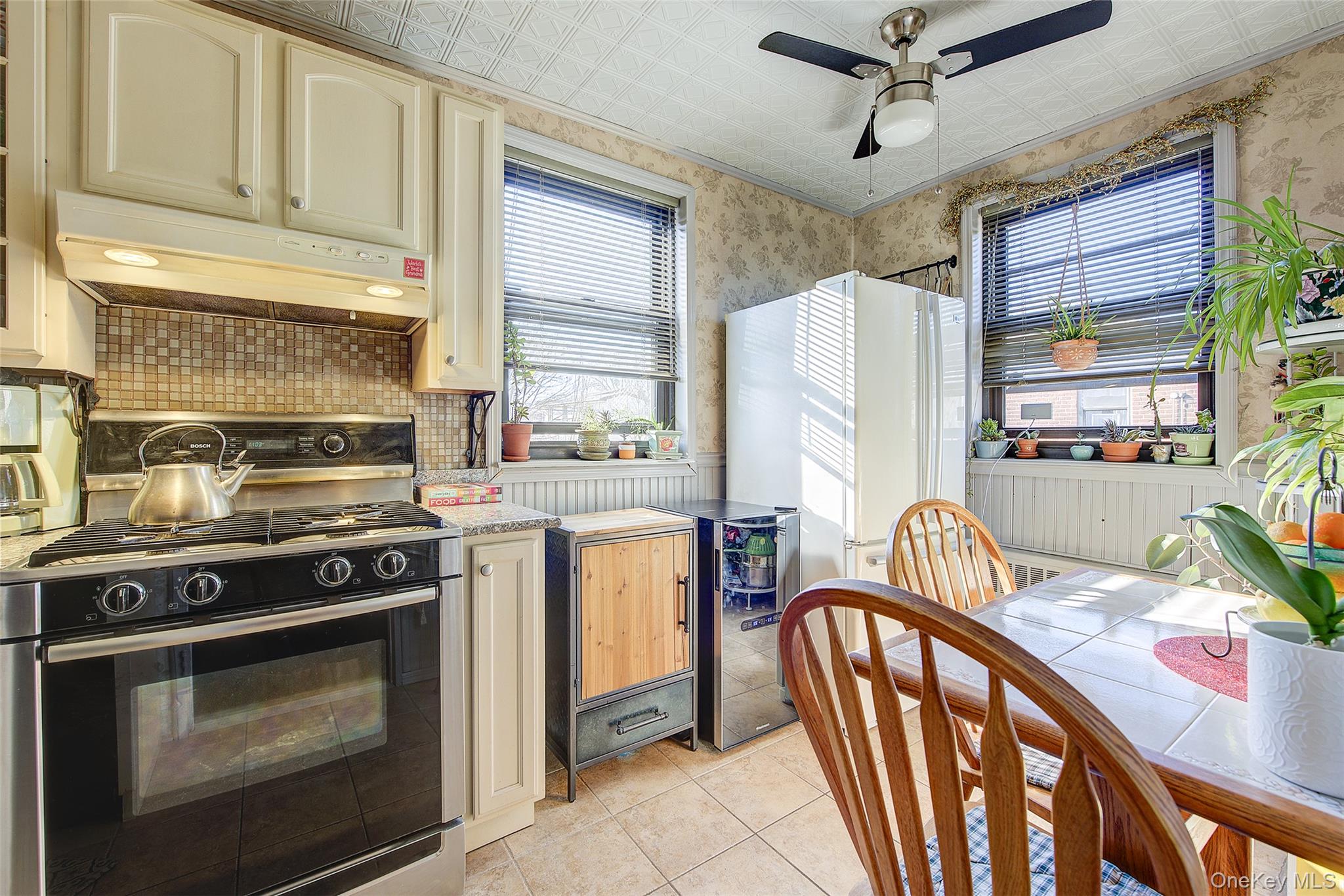 #12 photo, 17-83 166th Street, व्हाइटस्टोन Whitestone , NY 11357