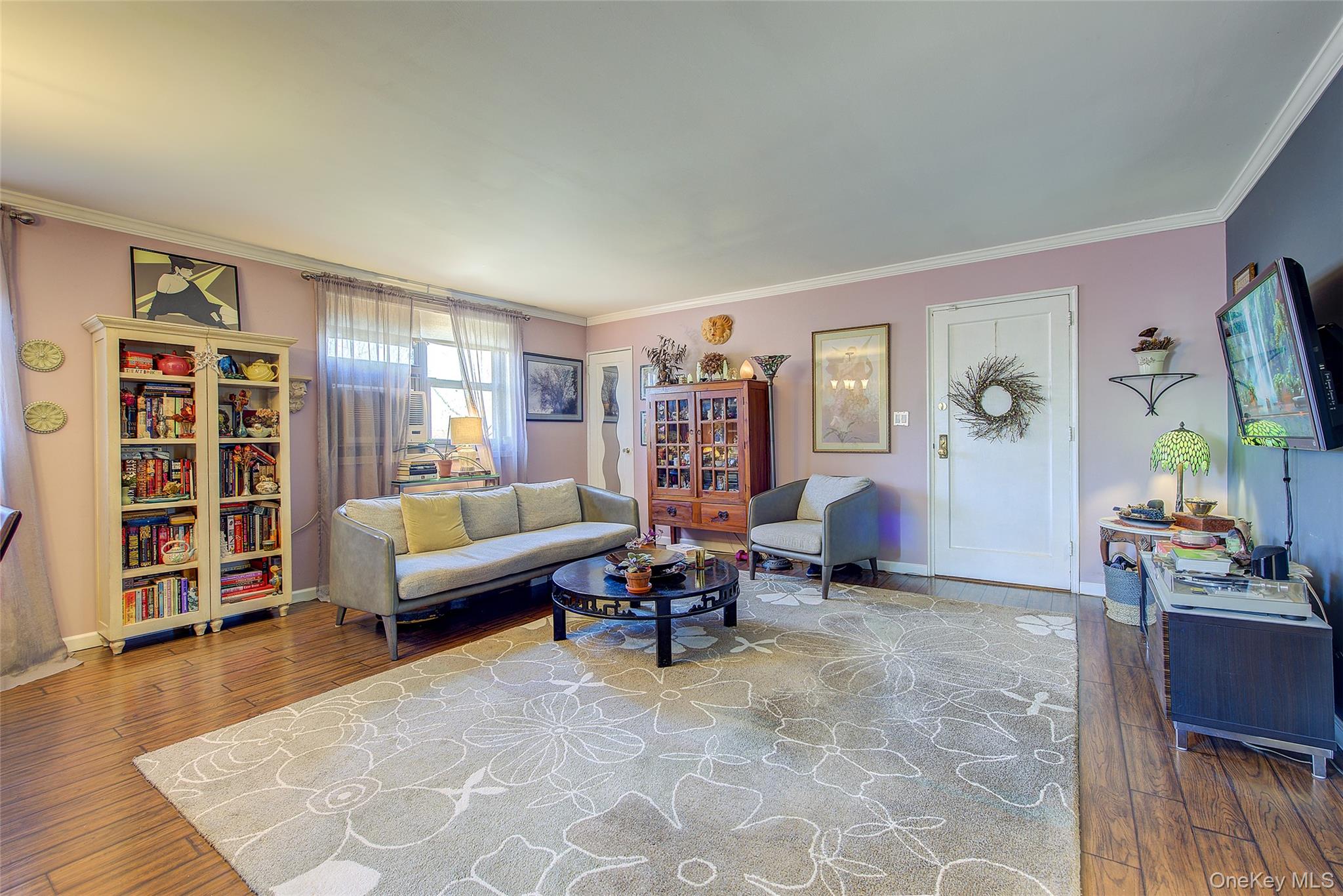 #3 photo, 17-83 166th Street, व्हाइटस्टोन Whitestone , NY 11357