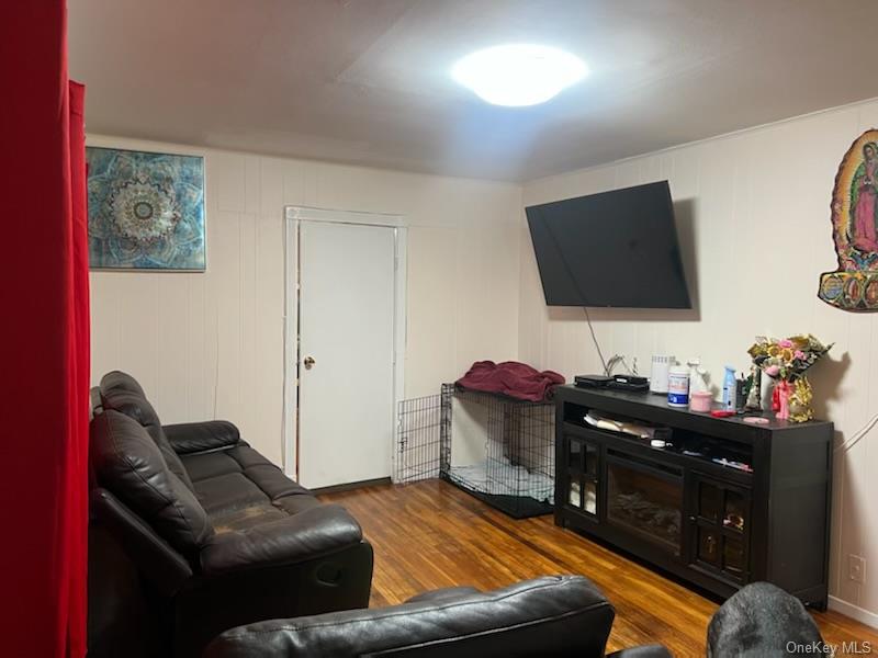 #4 photo, 19 Hewes Street, सफ़ोक काउंटी Brentwood , NY 11717