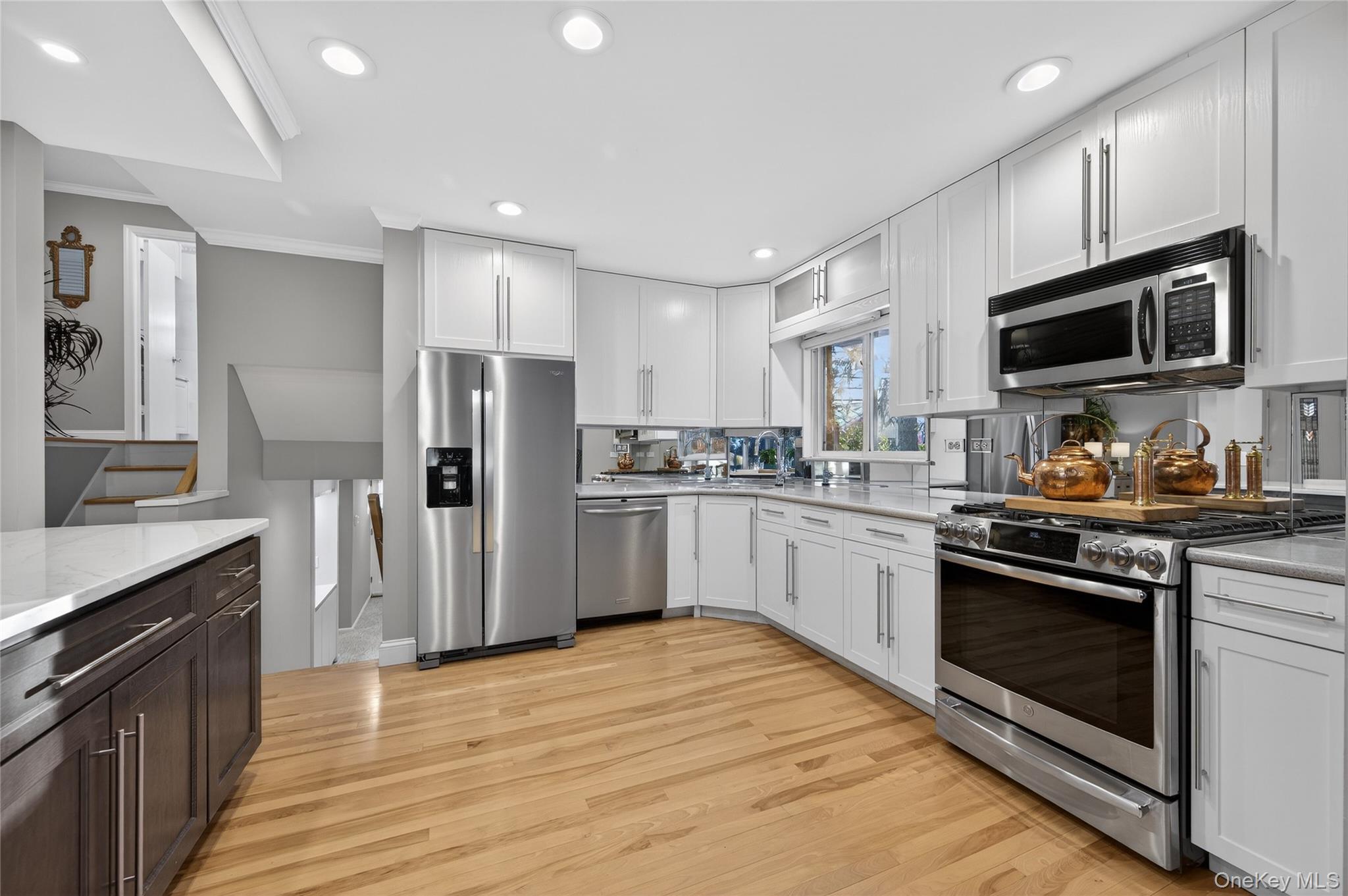 #14 photo, 6 Dale Avenue, מחוז נסאו Syosset , NY 11791