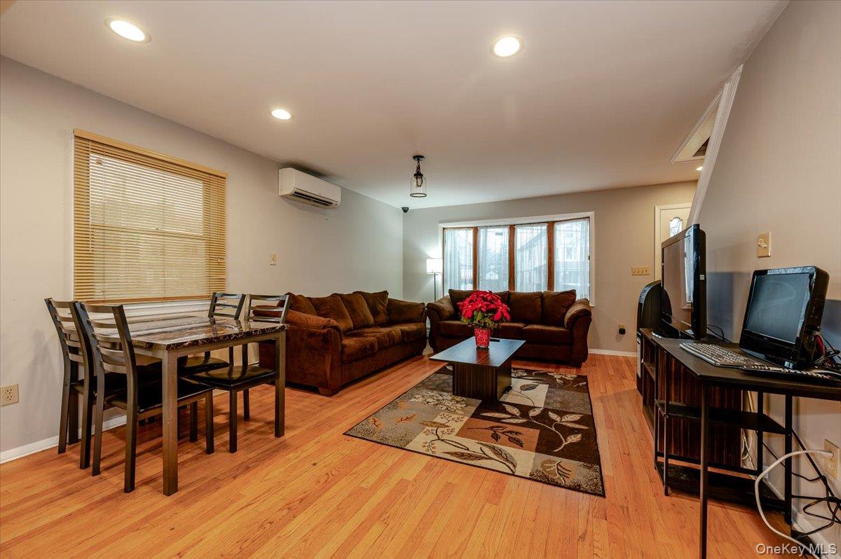 #5 photo, 150 Park Avenue, Hicksville , NY 11801