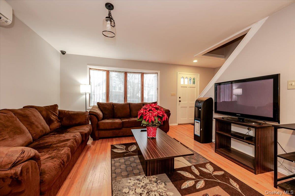 #6 photo, 150 Park Avenue, Hicksville , NY 11801