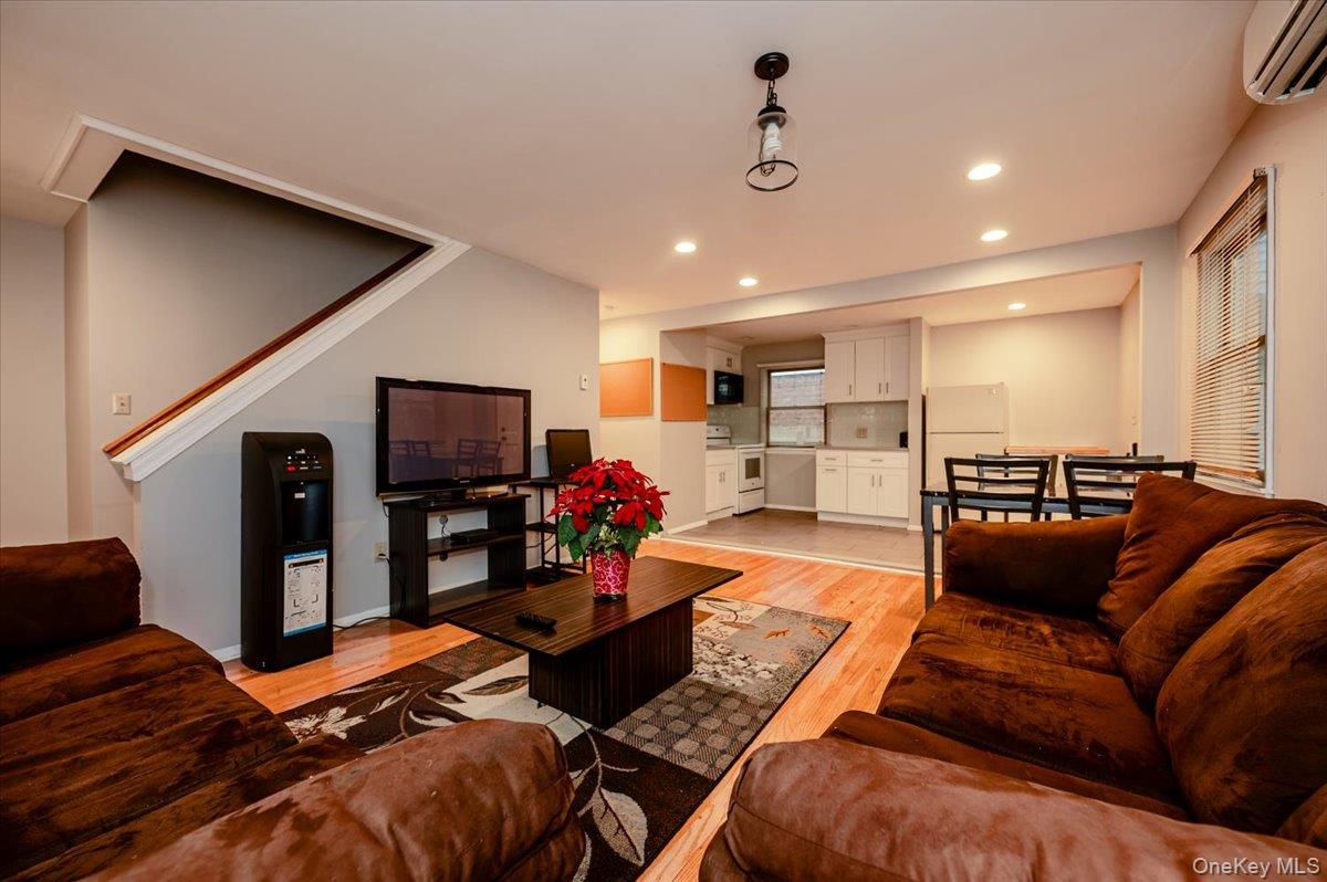 #7 photo, 150 Park Avenue, Hicksville , NY 11801