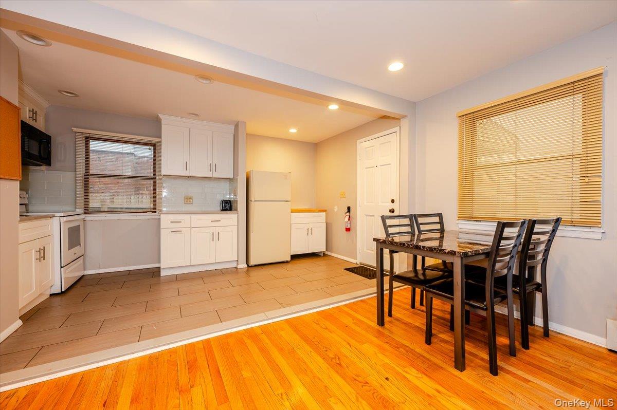 #8 photo, 150 Park Avenue, Hicksville , NY 11801