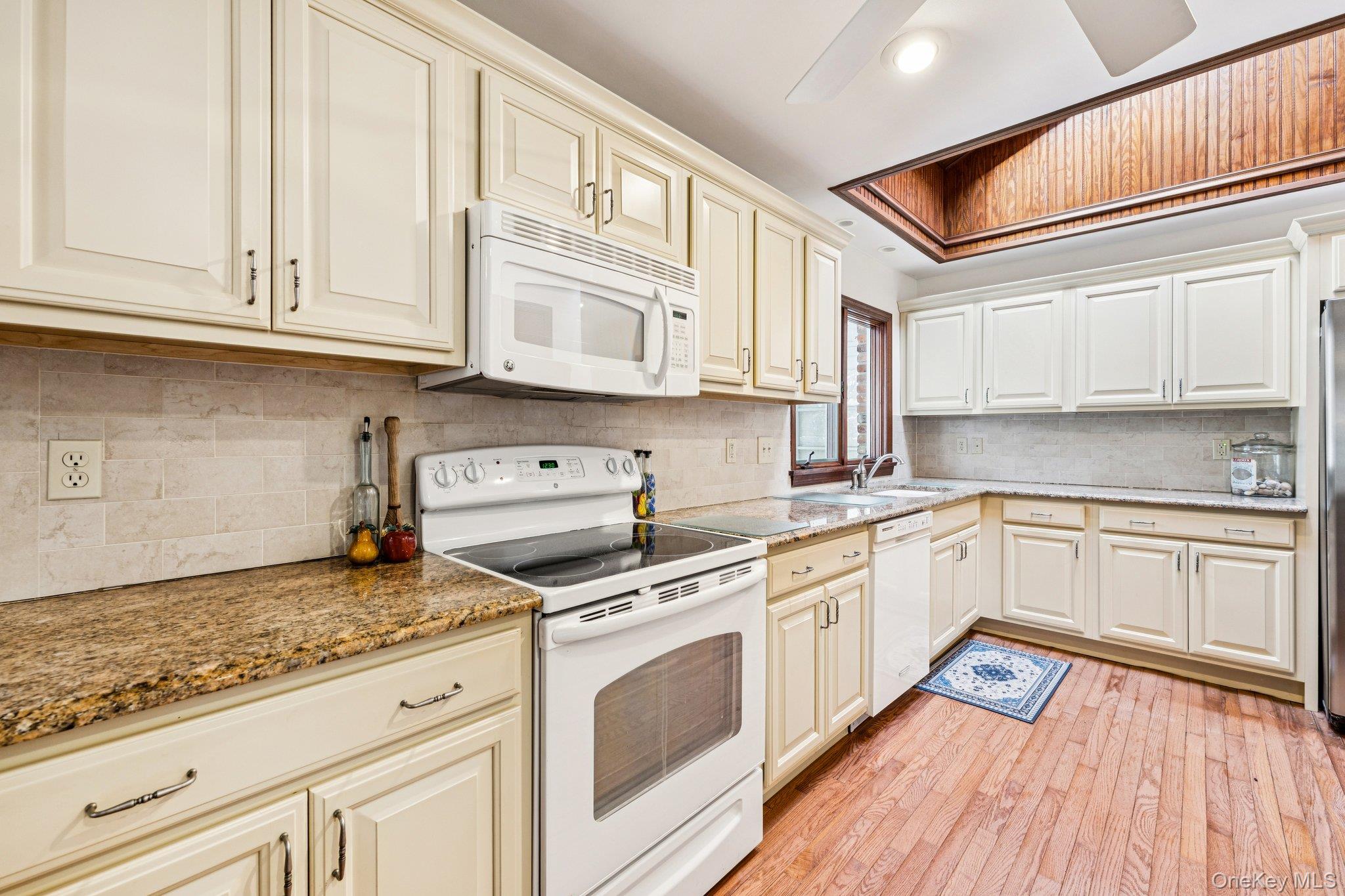 #20 photo, 11 Lodge Ln, Саффолк ‖ Belle Terre , NY 11777