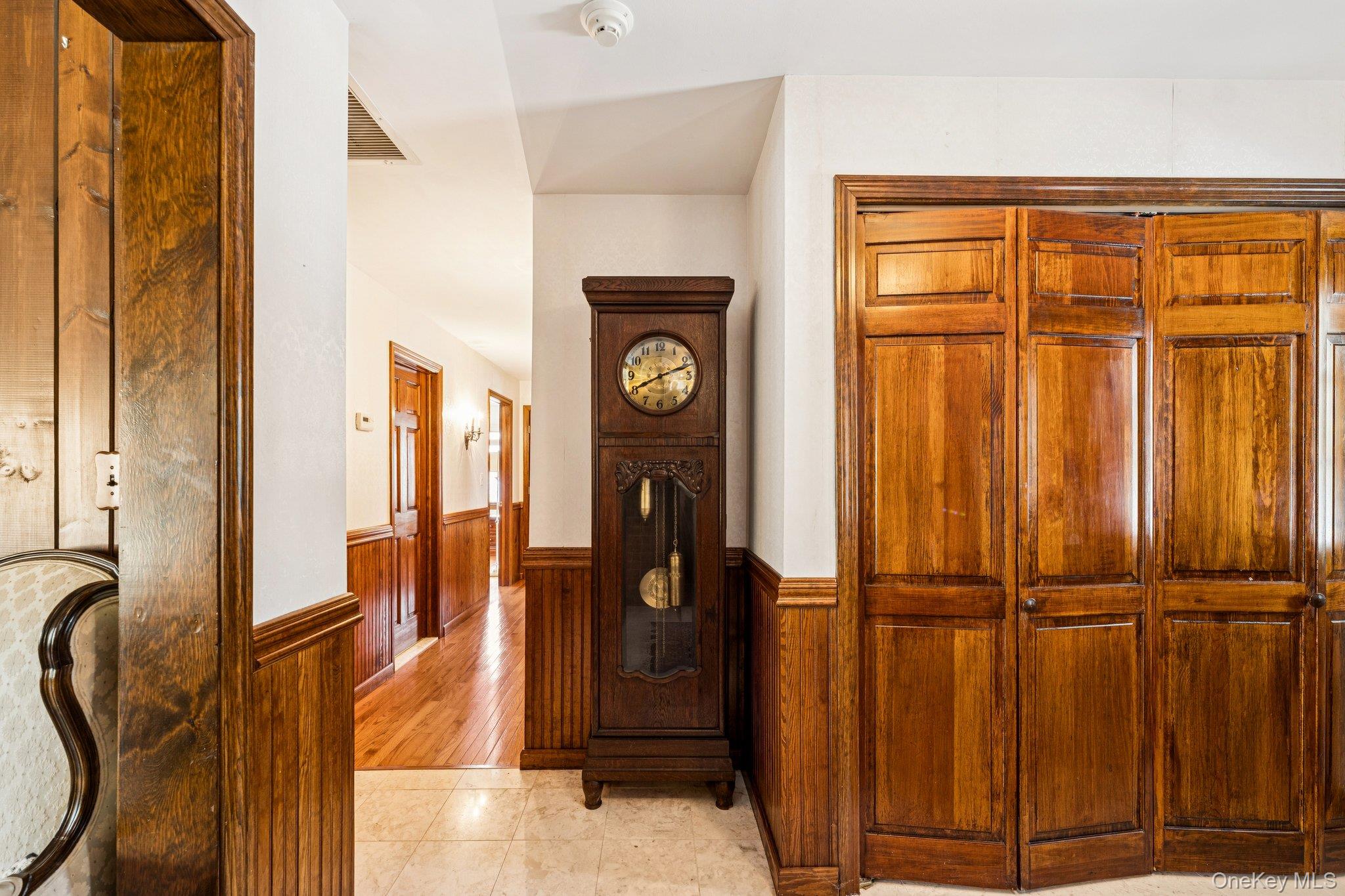 #8 photo, 11 Lodge Ln, Саффолк ‖ Belle Terre , NY 11777