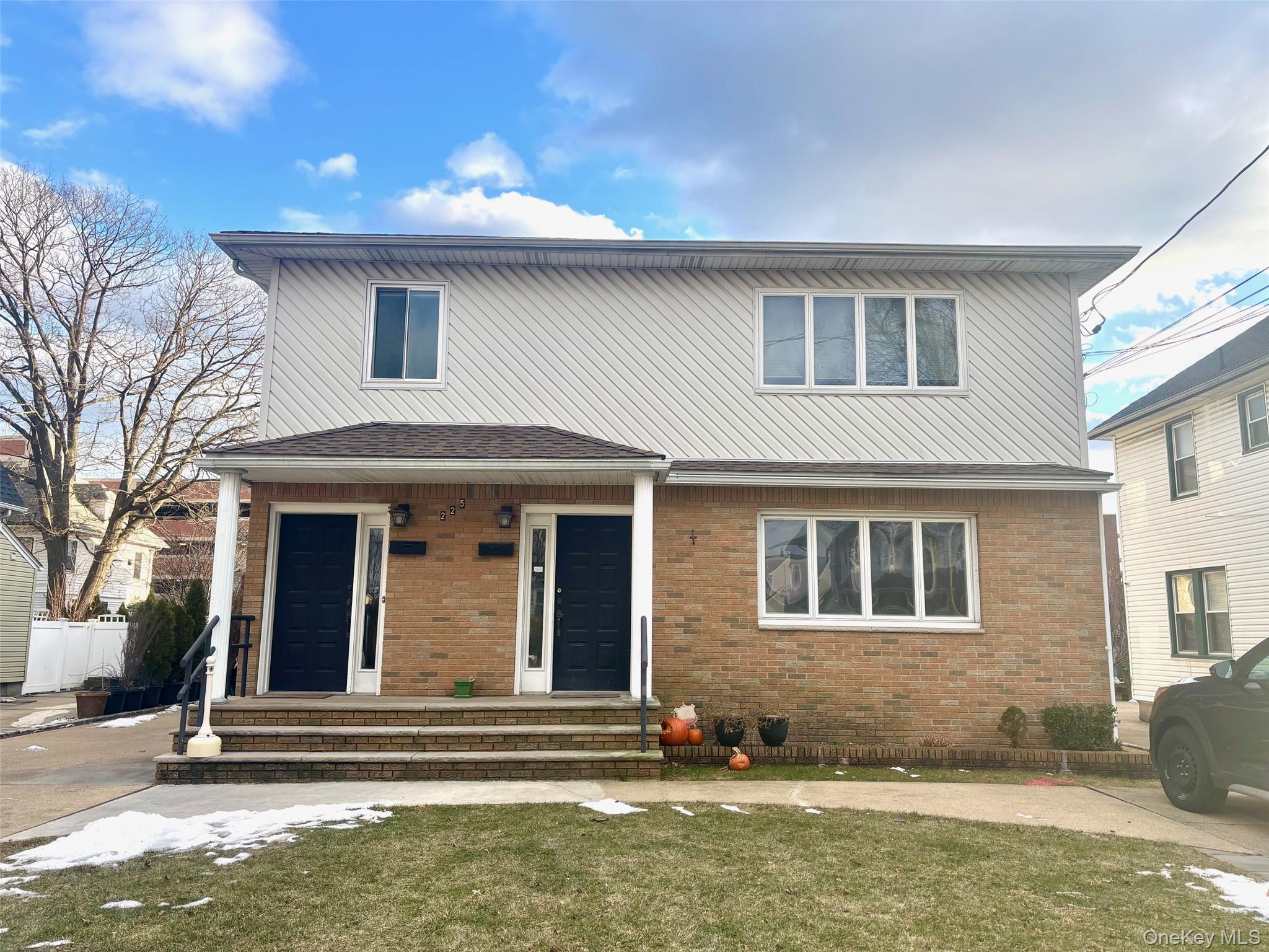 #1 photo, 225 Cleveland Avenue, Mineola , NY 11501