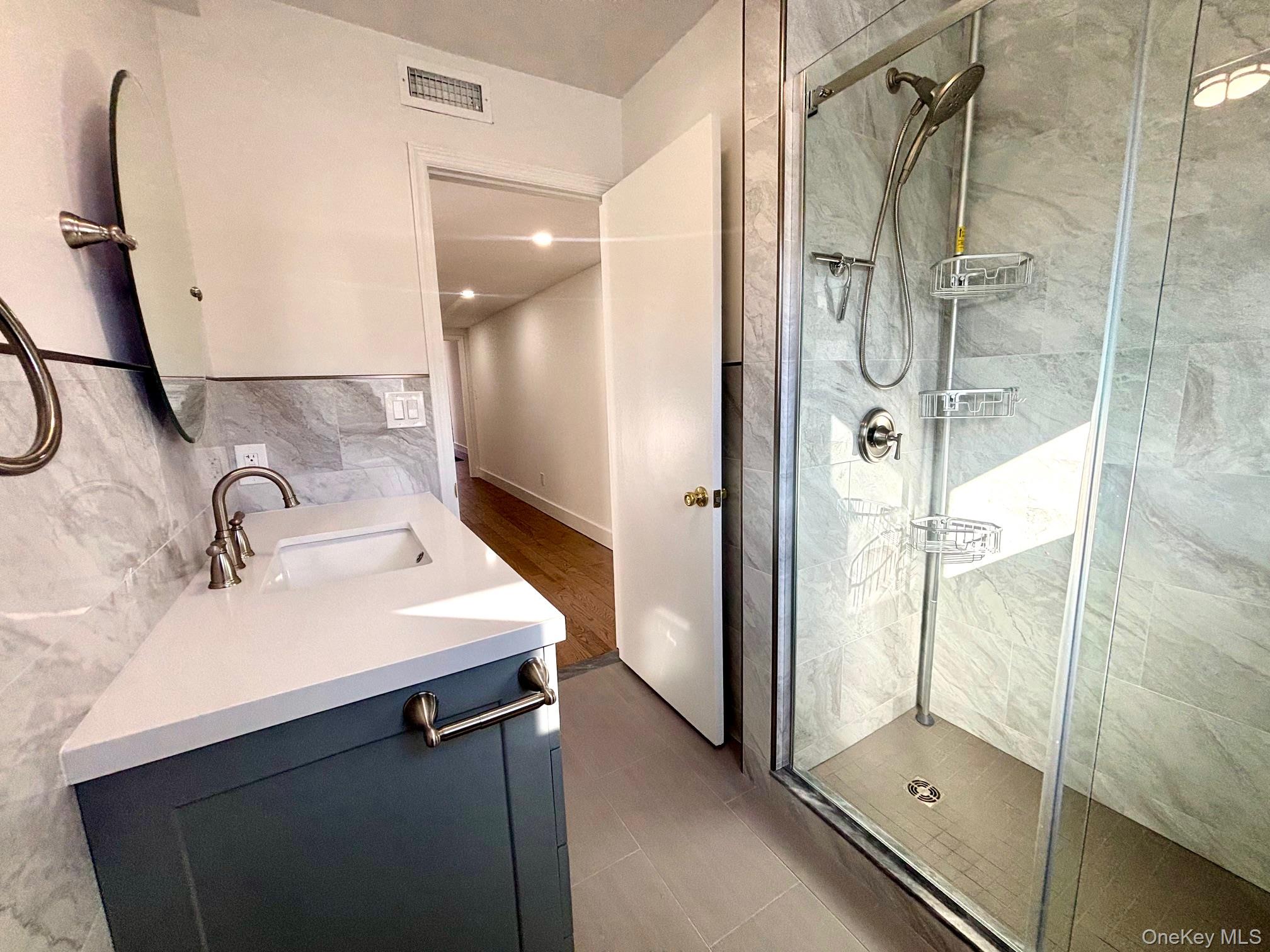 #12 photo, 225 Cleveland Avenue, Mineola , NY 11501