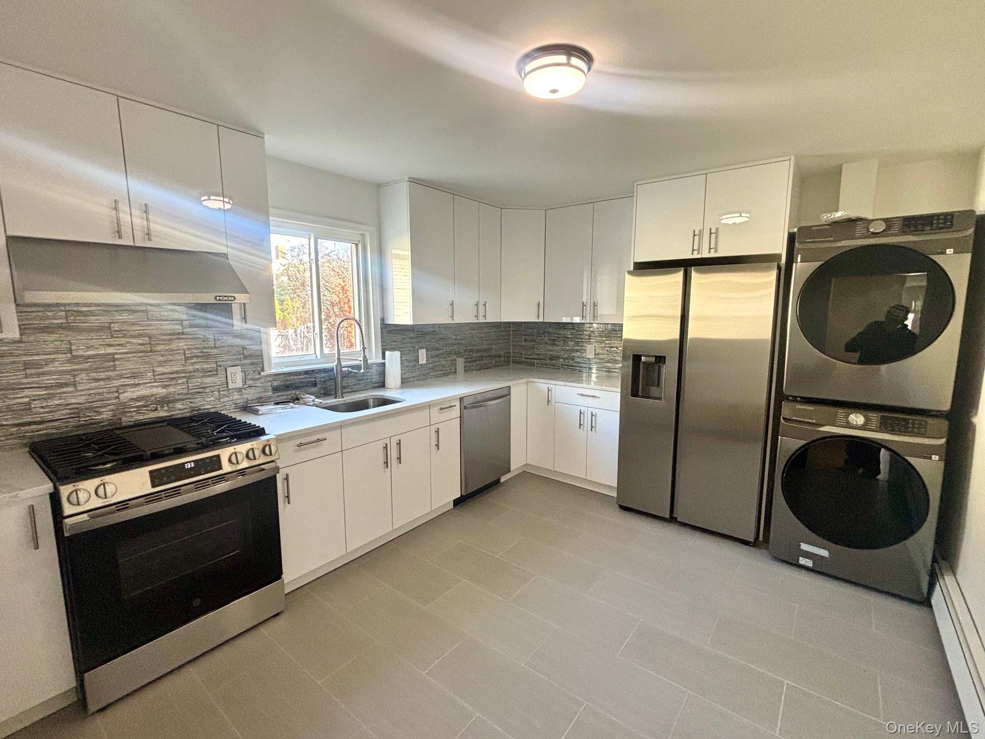 #6 photo, 225 Cleveland Avenue, Mineola , NY 11501