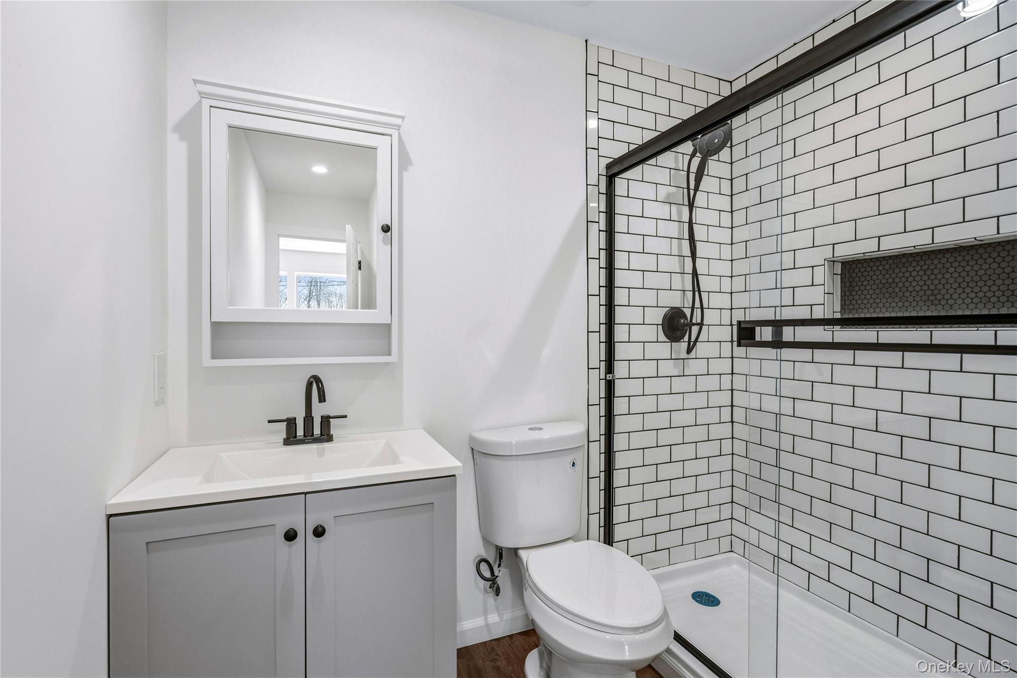 #18 photo, 450 Munsell Road, מחוז סאפוק East Patchogue , NY 11772