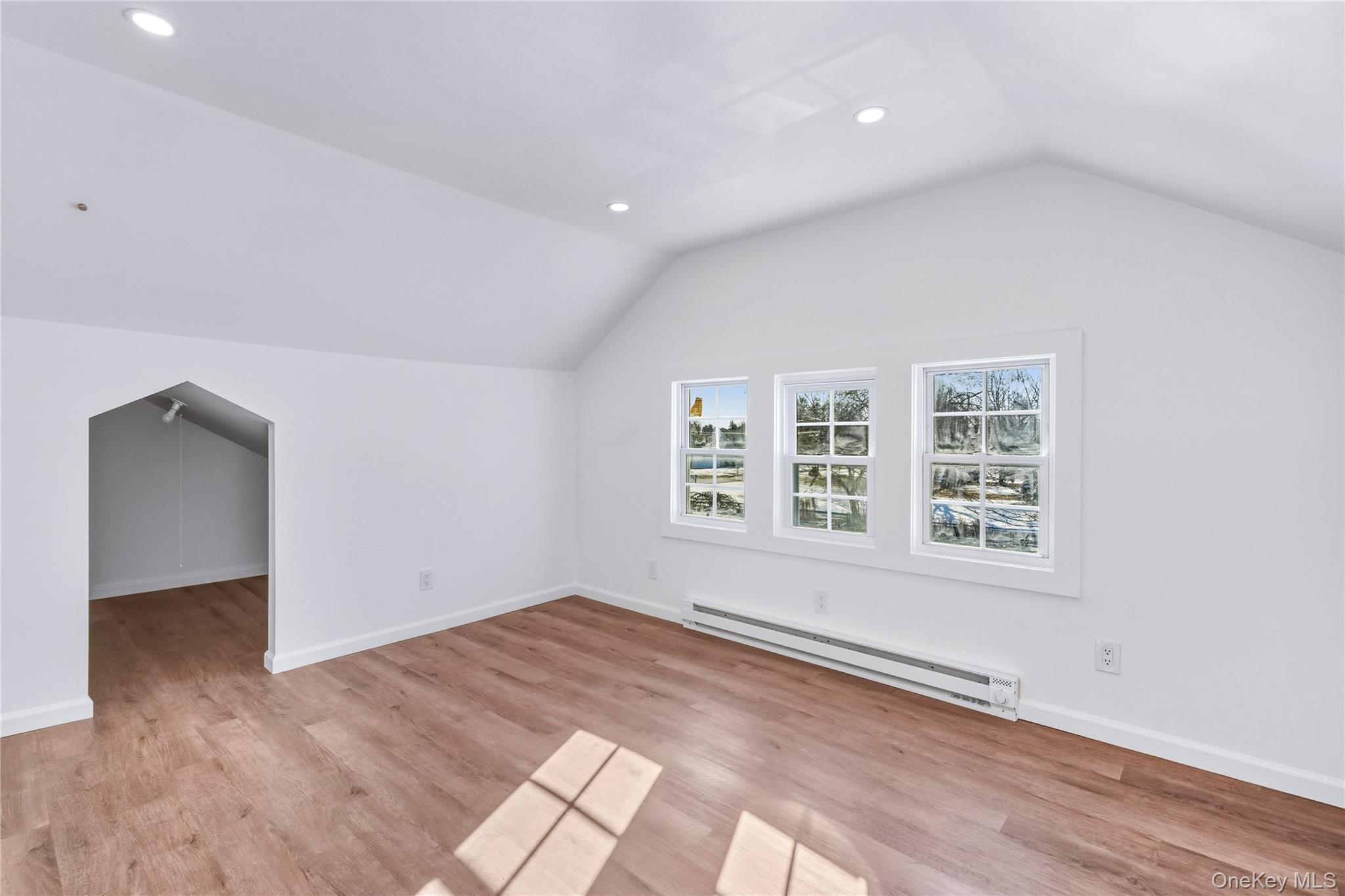 #20 photo, 450 Munsell Road, מחוז סאפוק East Patchogue , NY 11772