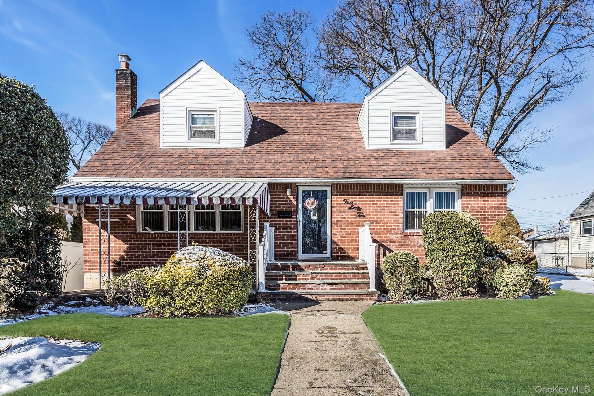 #1 photo, 562 Arcadian Avenue, מחוז נסאו Valley Stream , NY 11580