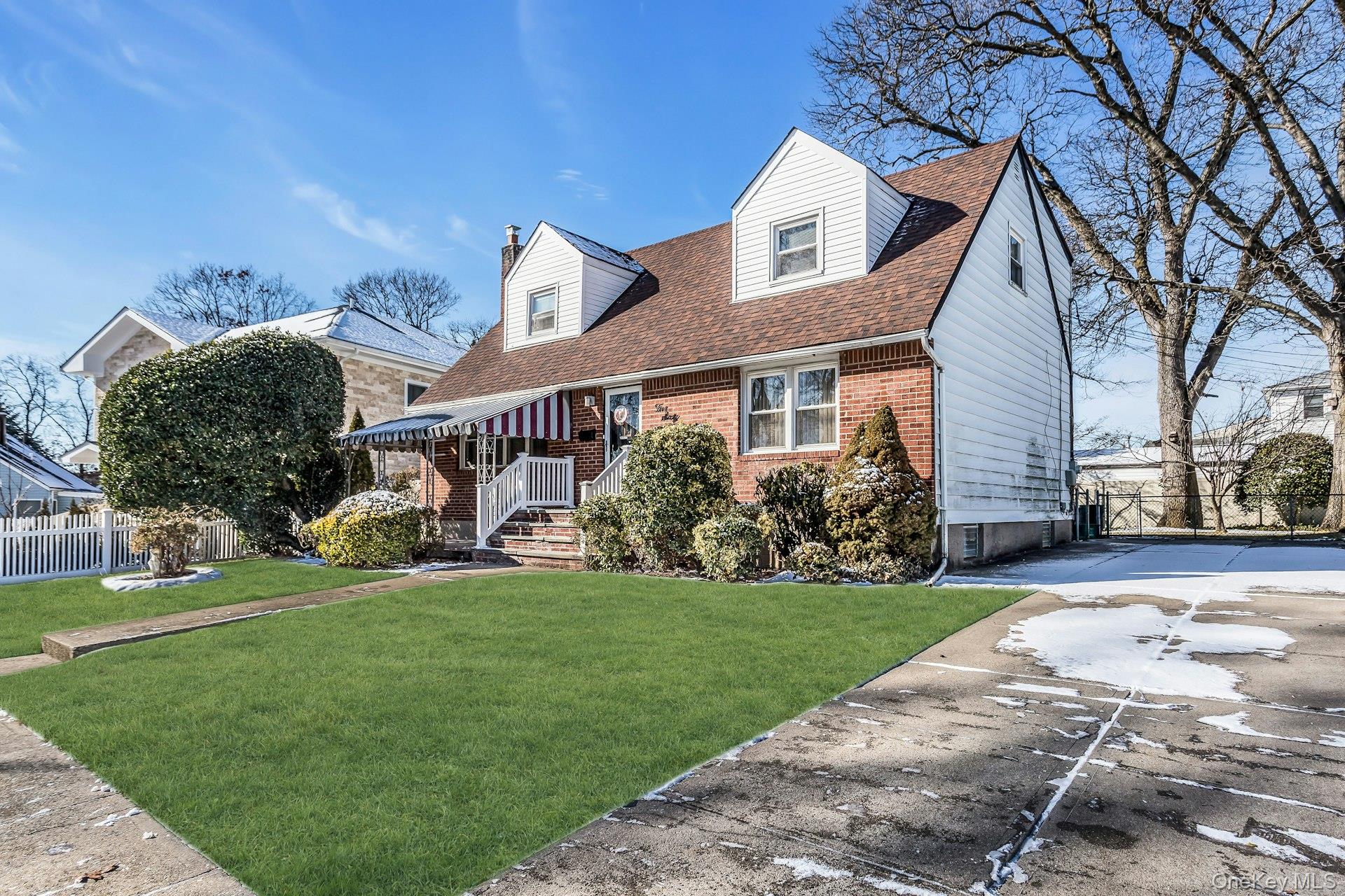 #2 photo, 562 Arcadian Avenue, מחוז נסאו Valley Stream , NY 11580