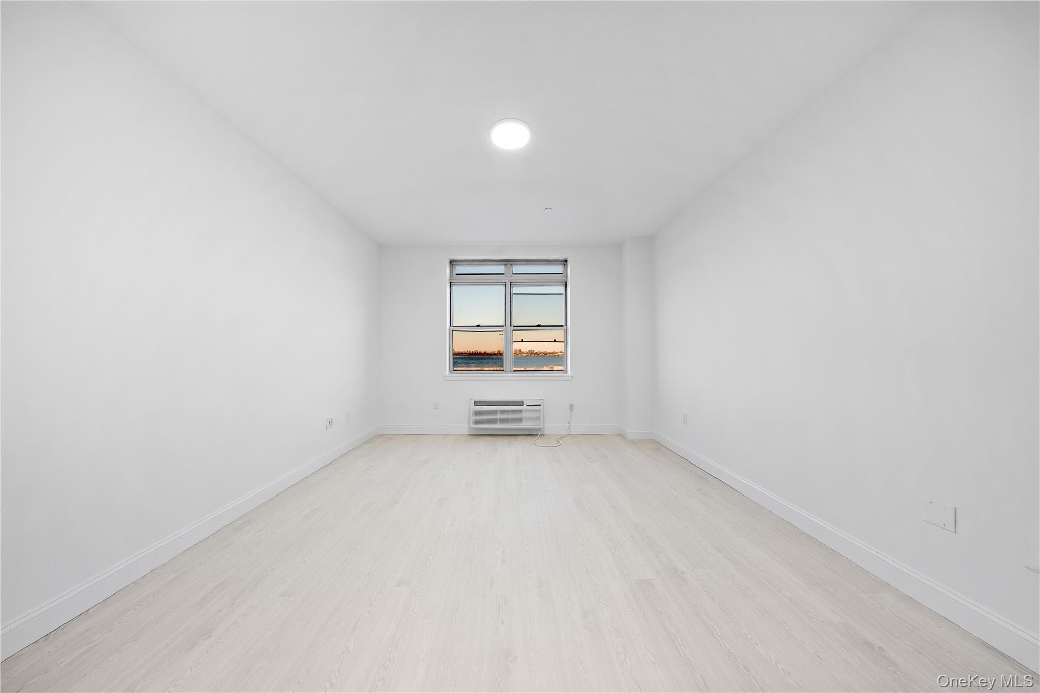 #3 photo, 14-34 110th St, Куинс ‖ College Point , NY 11356