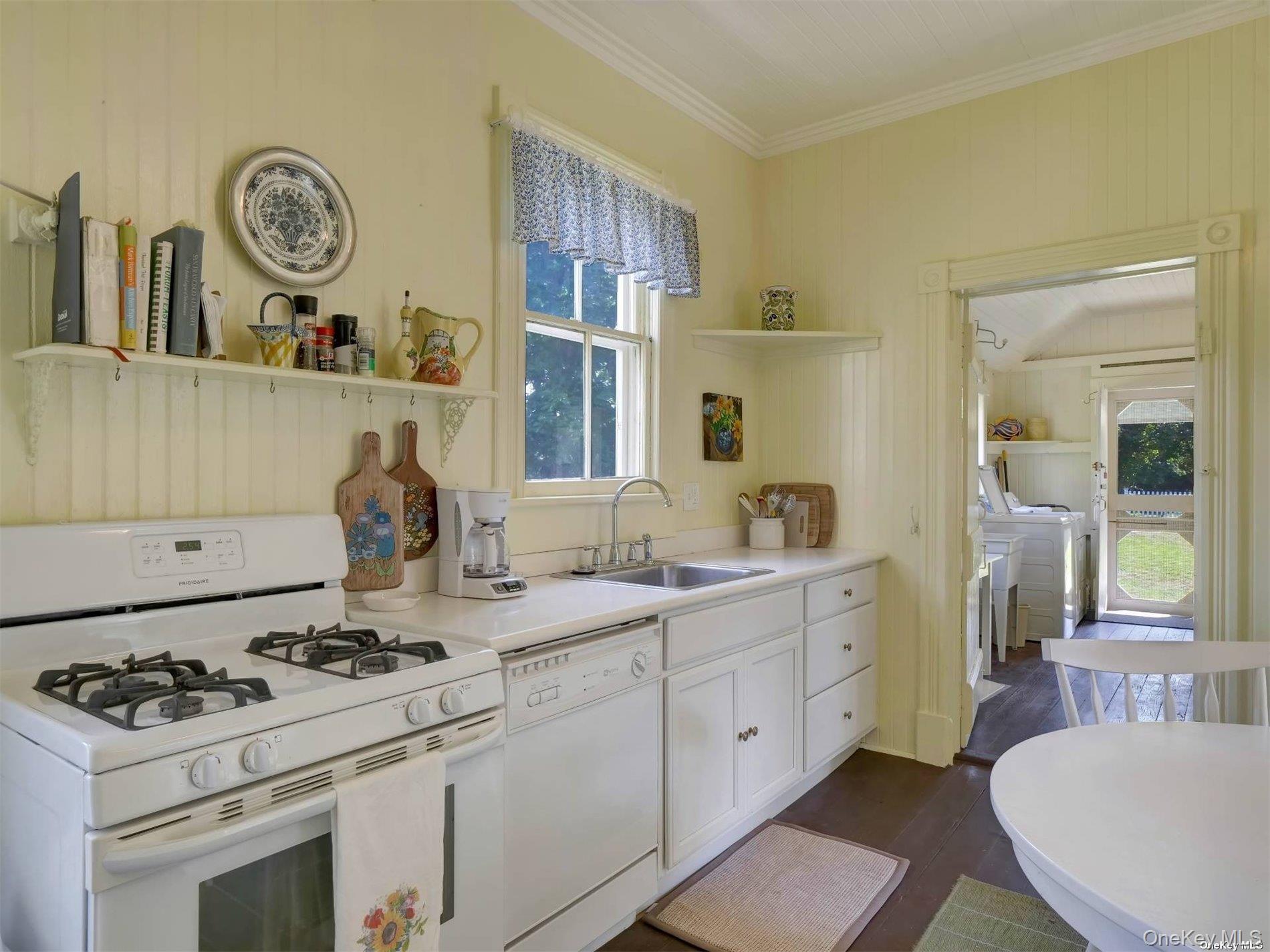 #19 photo, 51 Quogue Street, Quogue , NY 11959