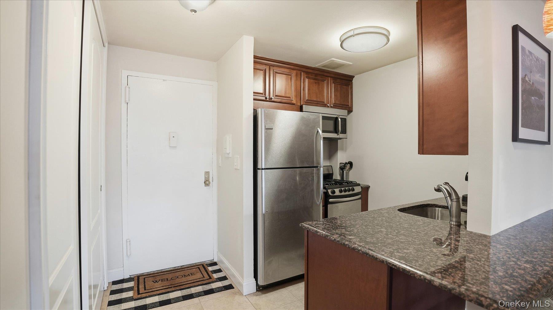 #2 photo, 10 Lenox Road, Rockville Centre , NY 11570