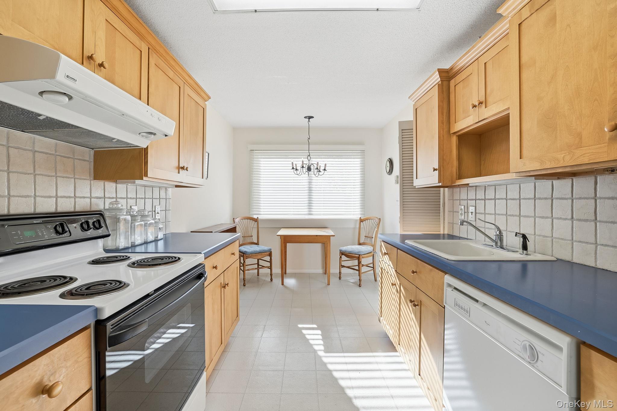 #11 photo, 140 Heritage Hills, Somers , NY 10589